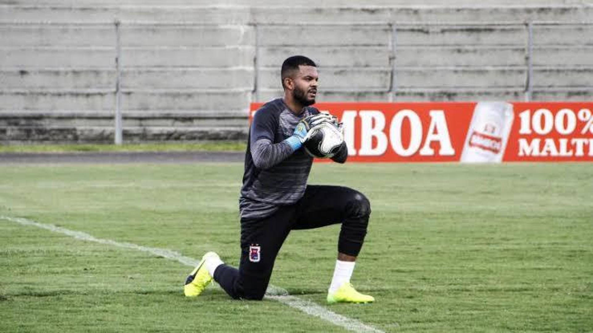 Em sete jogos disputados em 2019, o goleiro paranista sofreu apenas cinco gols