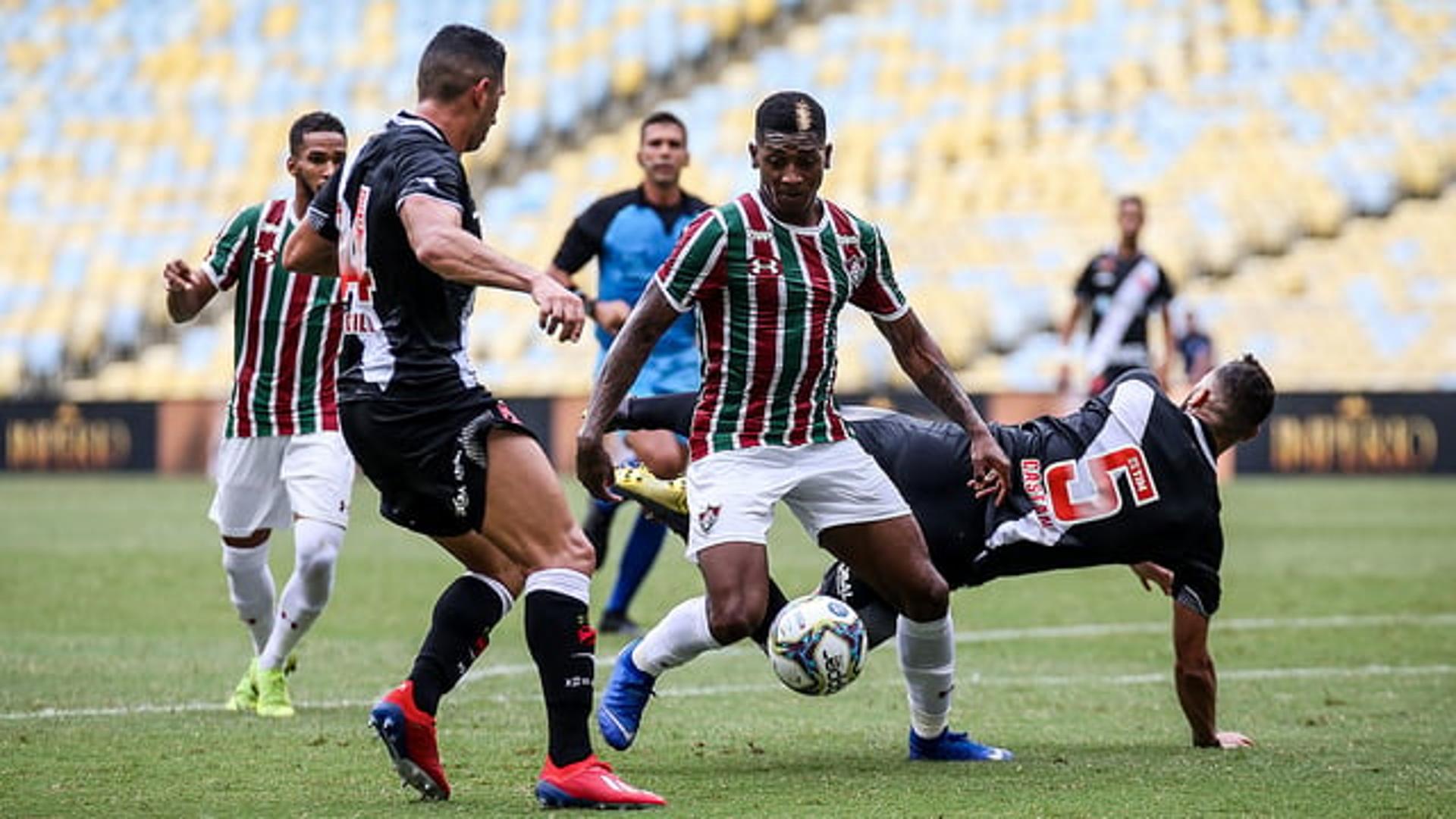 O Fluminense até tentou, mas acabou derrotado pelo Vasco na decisão da Taça Guanabara. O gol marcado por Danilo Barcelos definiu a vitória para o rival na tarde deste domingo no Maracanã. Rodolfo, Bruno Silva e Yony González receberam as melhores avaliações do Tricolor. Confira, a seguir, as notas do LANCE! (Por Carlos Bandeira de Mello -&nbsp;carlosandrade@lancenet.com.br)