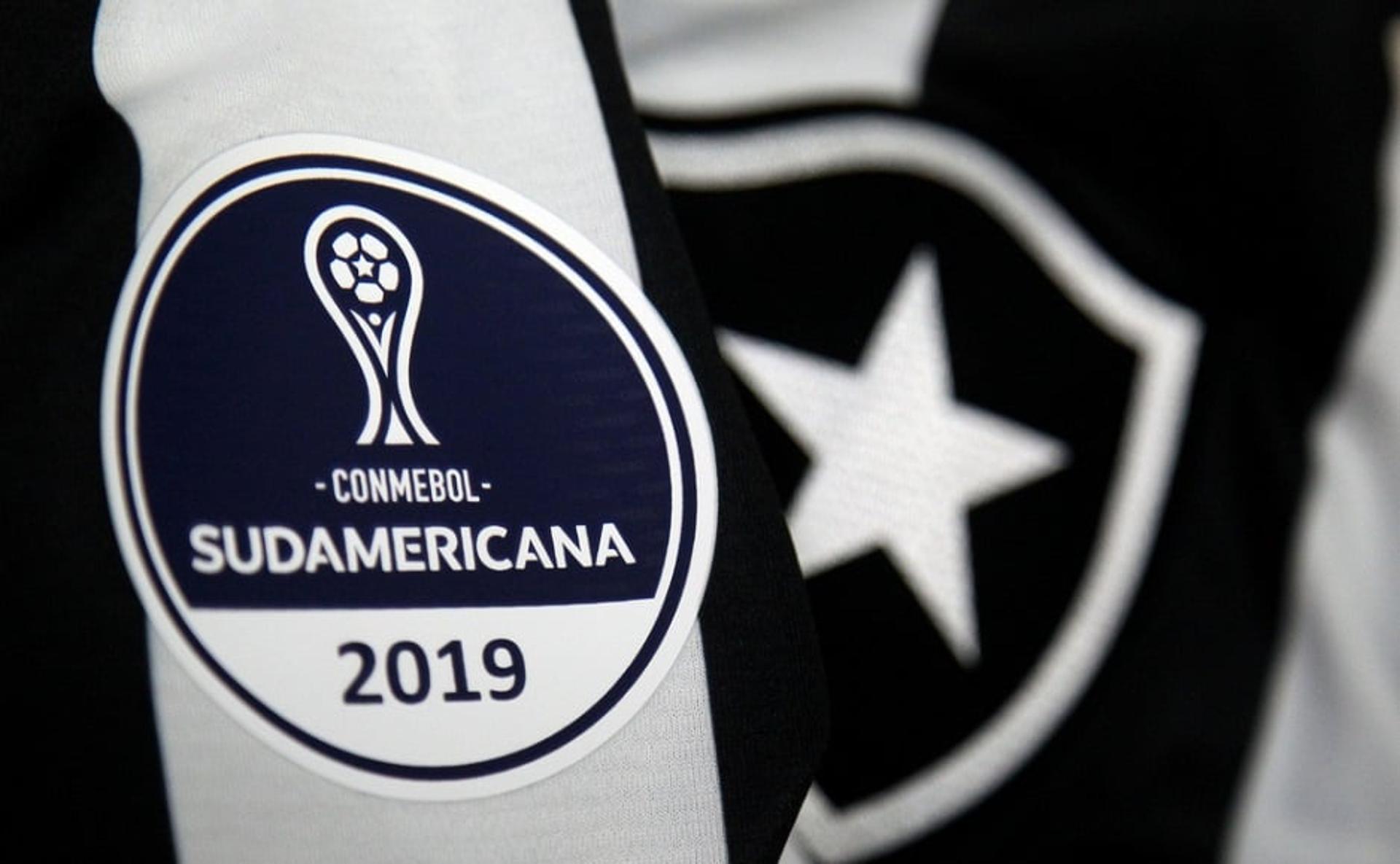 Botafogo joga por vaga na Sul-Americana: confira imagens do jogo da ida a seguir