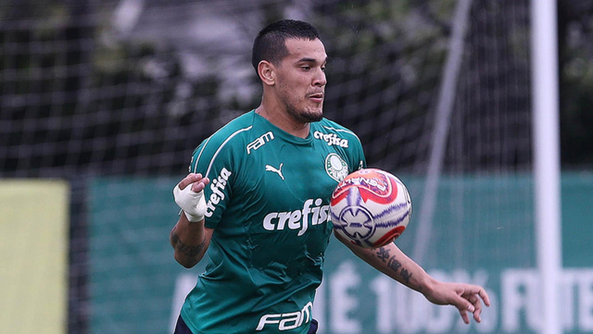 Gustavo Gómez deve ser um dos titulares do Palmeiras no clássico deste sábado