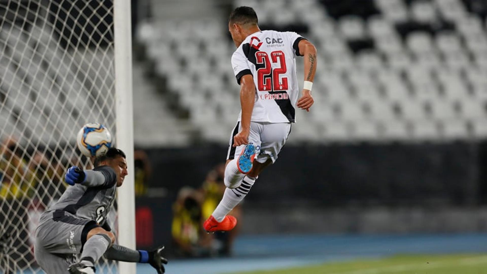 O Vasco ficou no empate em 1 a 1 com o Botafogo, na noite deste sábado, no Nilton Santos, na estreia da Taça Rio, segundo turno do Campeonato Carioca. Fernando Miguel, Bruno César e Yago Pikachu, autor do gol vascaíno, foram os destaques do Cruz-Maltino na partida. Rossi, que começou seu primeiro jogo como titular no time, também foi bem avaliado. Confira as notas do LANCE! (por Fernanda Teixeira)