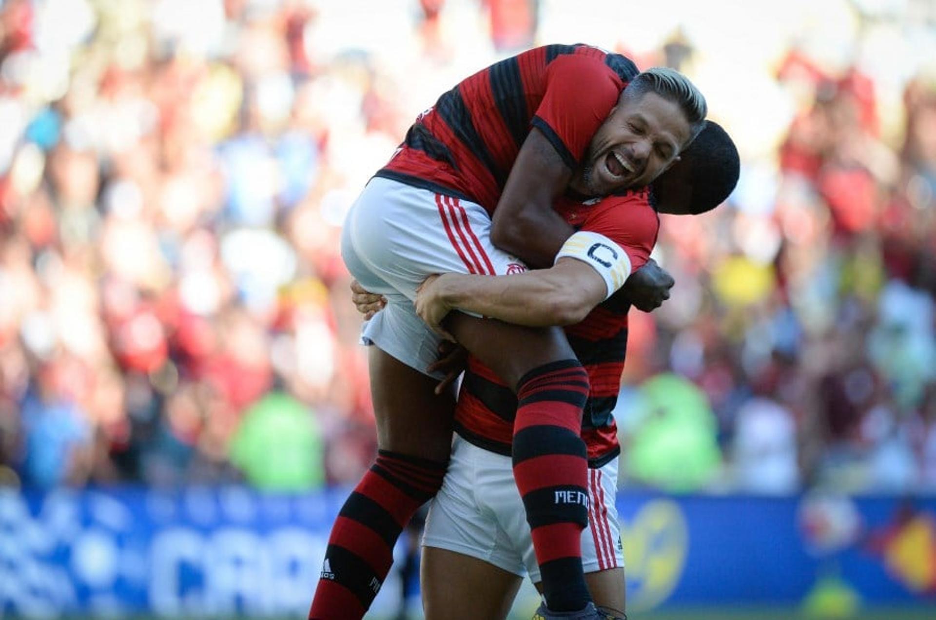 Confira a seguir a galeria especial do LANCE! com imagens da vitória do Flamengo sobre o Americano neste domingo