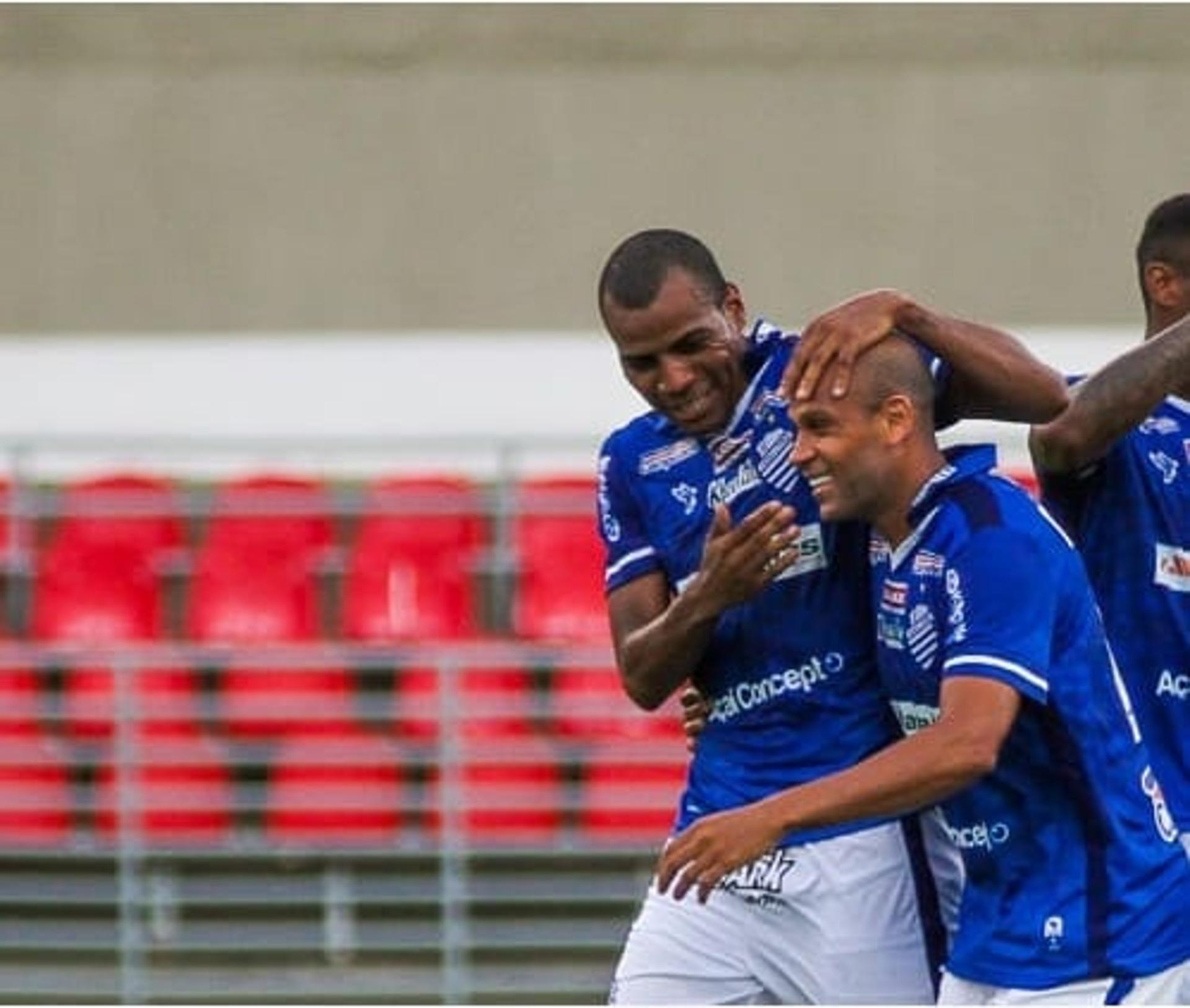 Carlinhos em estreia no CSA