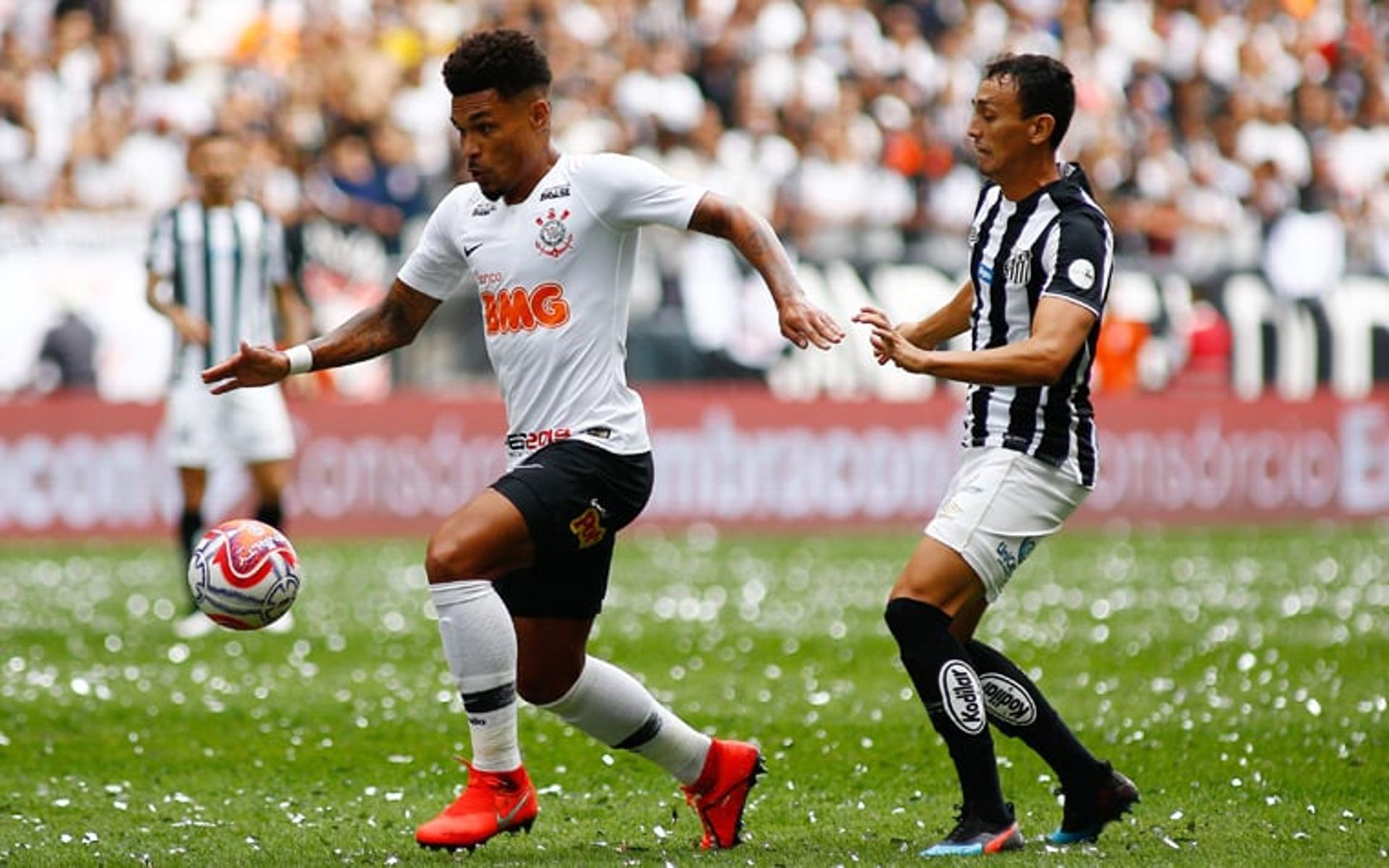 Confira a seguir a galeria especial do LANCE! com imagens da partida entre Corinthians e Santos neste domingo