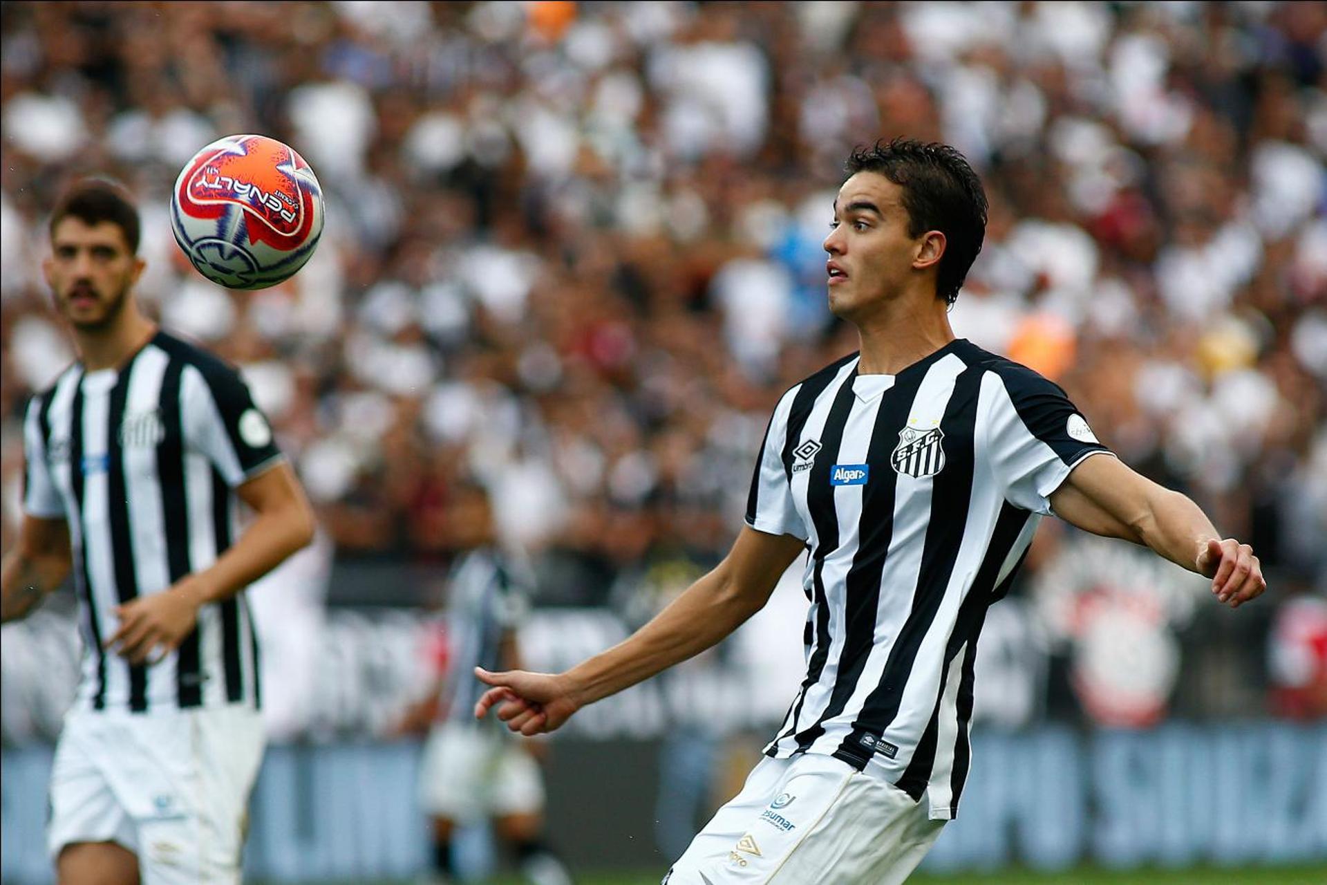 Neste domingo, o Santos não conseguiu impor seu bonito estilo de jogo contra o Corinthians e não saiu de empate sem gols em Itaquera.&nbsp;Felipe Aguilar (foto) e&nbsp;Jean Mota foram os melhores do Peixe na partida. Veja notas&nbsp;(Por Carlos Bandeira de Mello - carlosandrade@lancenet.com.br)