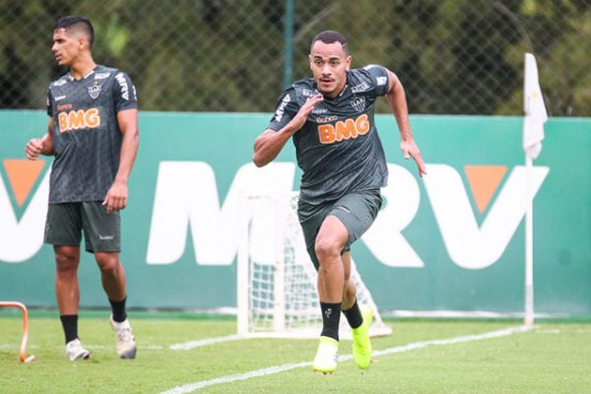 Papagaio está em fase final de recuperação de uma torção no tornozelo e já poderá fazer sua estreia no Galo