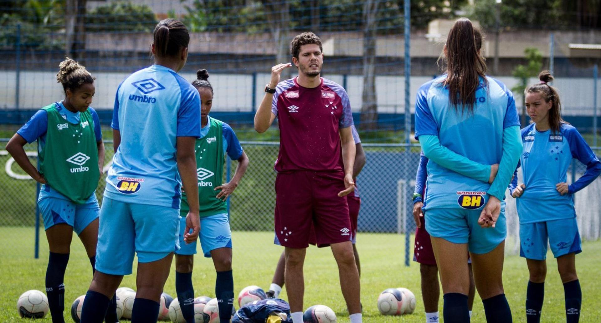 As meninas do Cruzeiro estão no Grupo 5 do Brasileiro, ao lado de Taubaté-SP, Aliança-GO, Cresspom-DF, Fluminense e Vasco