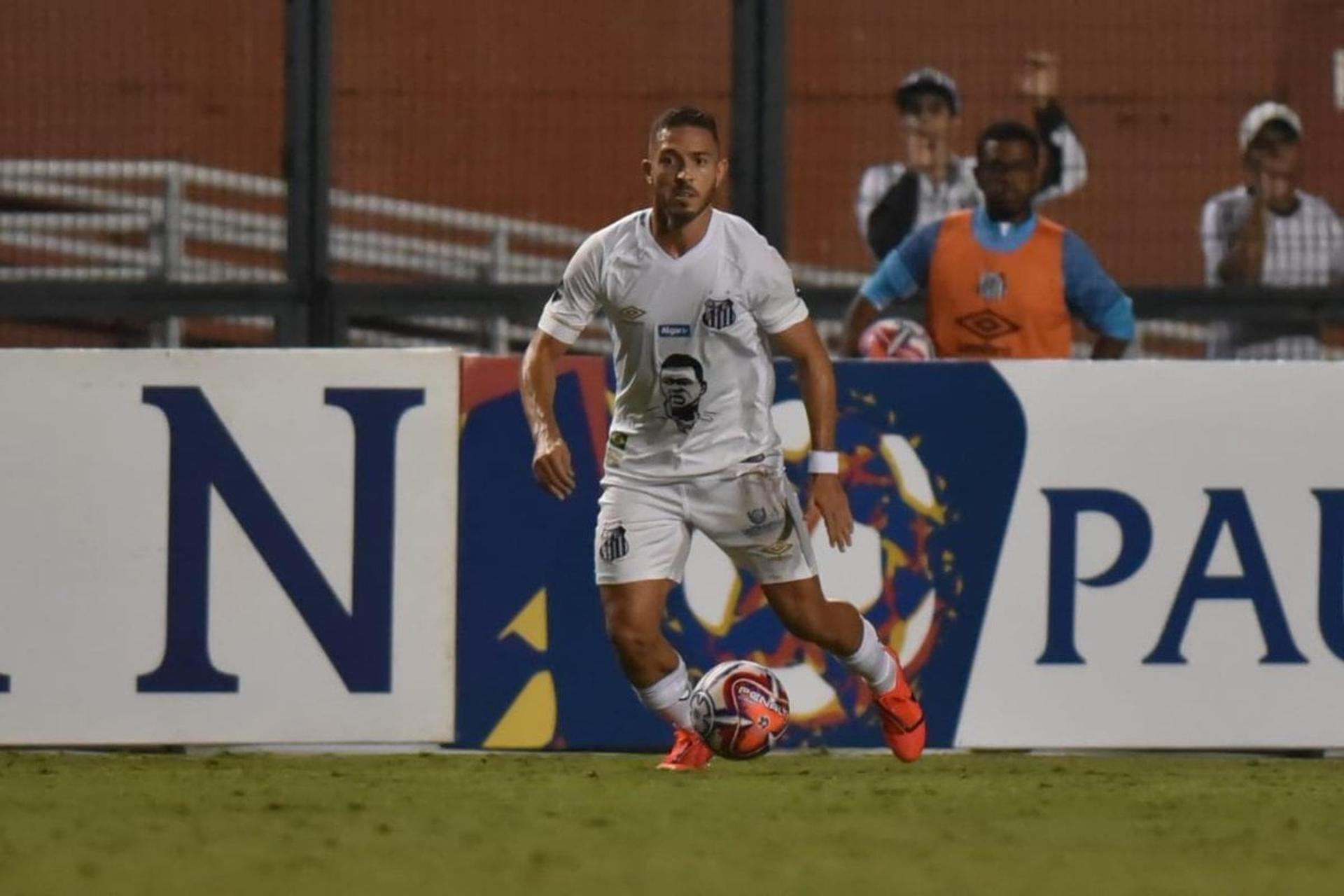 O Santos foi derrotado por 1 a 0 pelo Novorizontino. jogando na noite desta sexta-feira no estádio do Pacaembu, pela 11ª rodada do Campeonato Paulista. O meia uruguaio&nbsp;Carlos Sánchez foi um dos poucos destaques do time praiano, mas ainda assim, não brilhou. Confira as notas do LANCE! (por&nbsp;Carlos Bandeira de Mello)