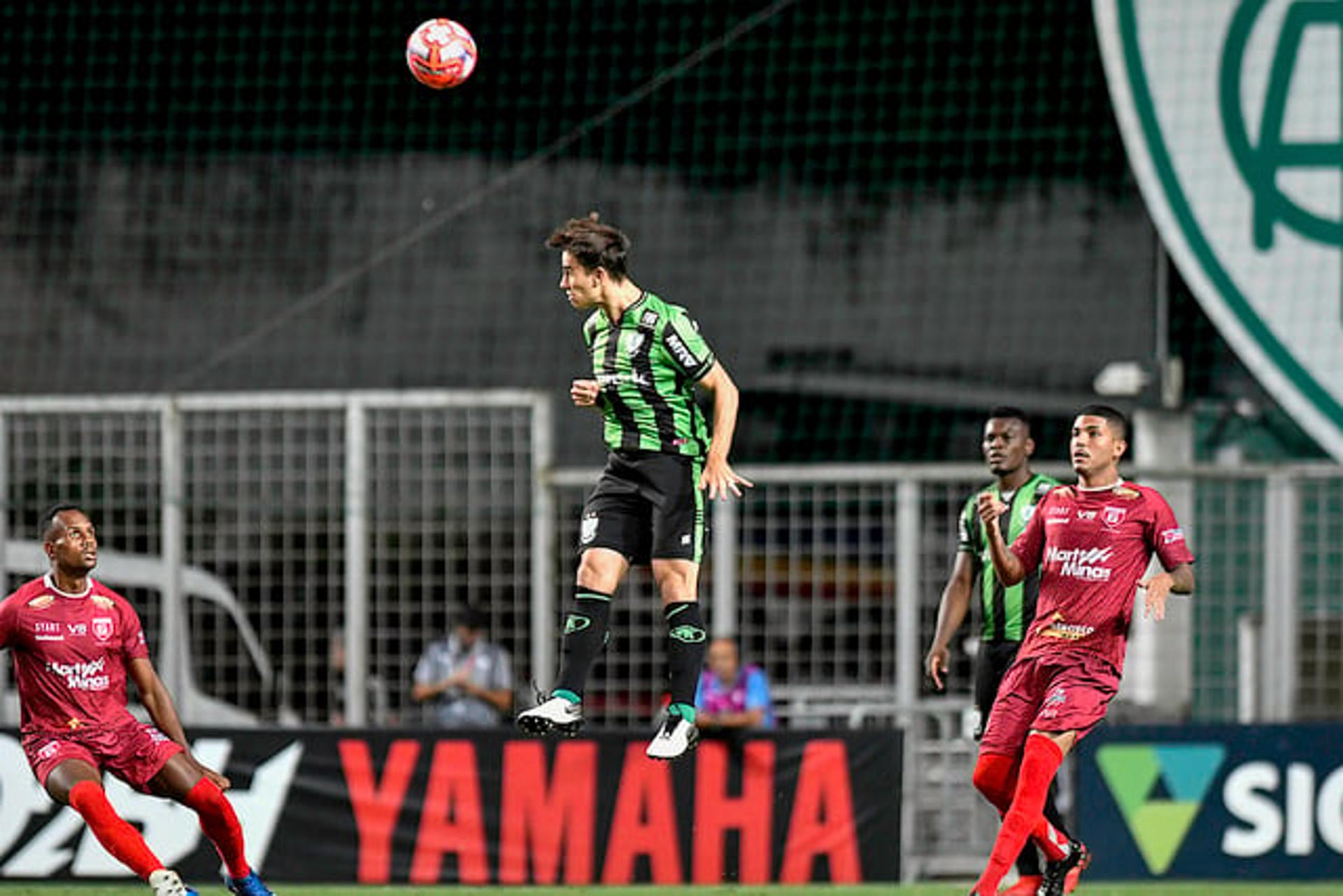 O América-MG esteve à frente do placar, mas cedeu o empate para o time do interior e vai encarar a Caldense na fase de quarta de final