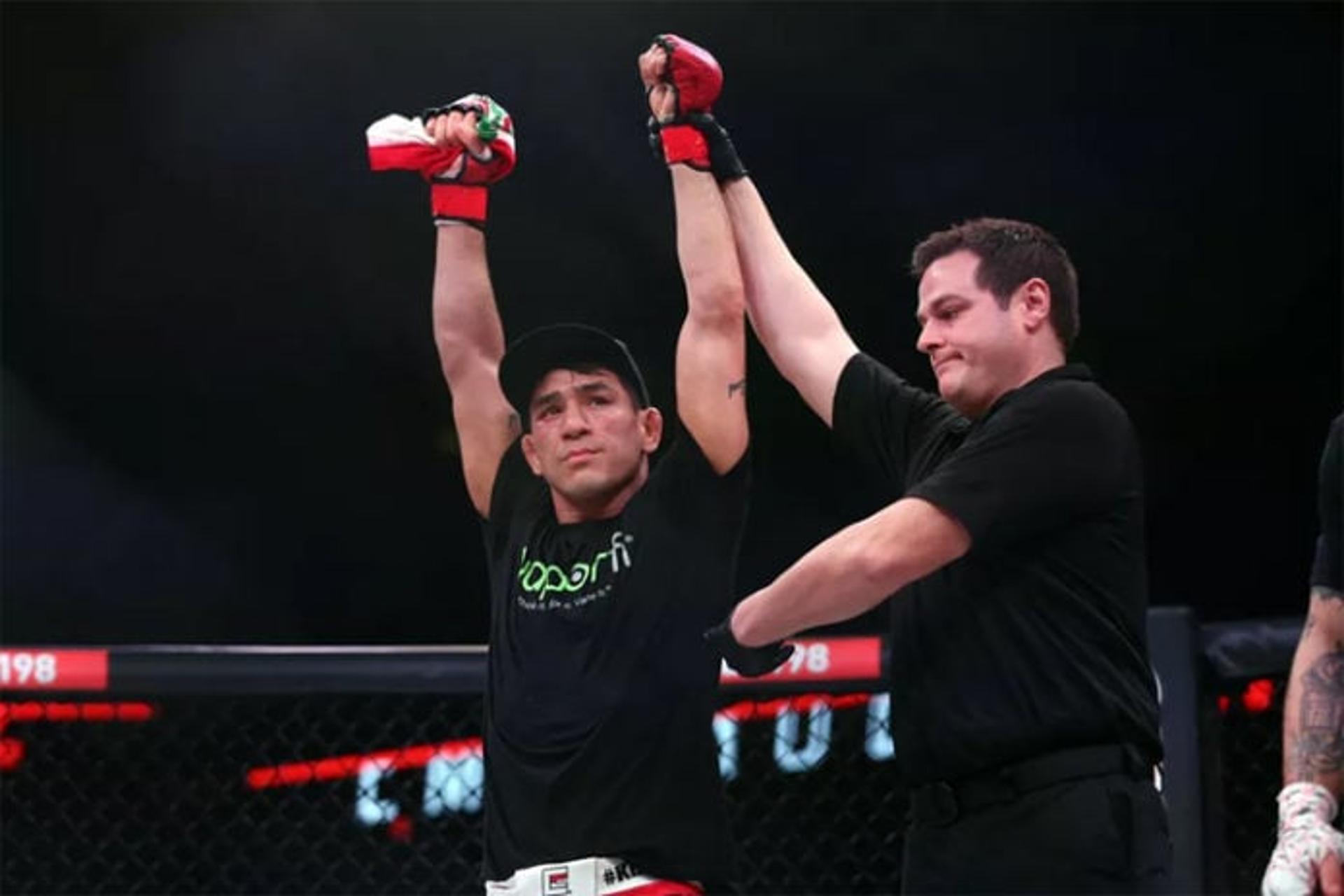 Emmanuel Sanchez se recupera de derrota para Patricio Pitbull com vitória no Bellator 218(Foto: Dave Mandel/Getty images)