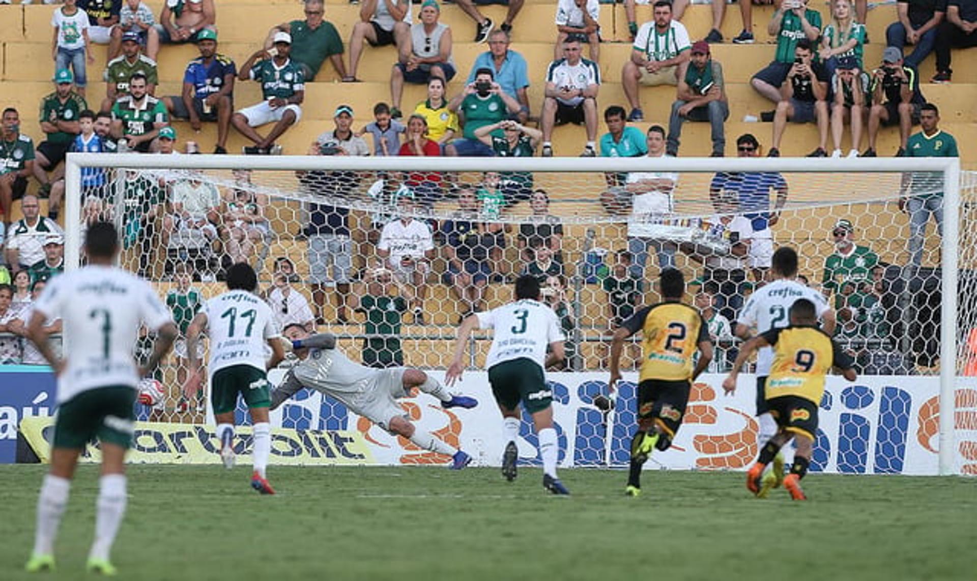 23/3/2019 - Murilo Henrique - Novorizontino 1 x 1 Palmeiras - O Verdão perdia por 1 a 0, quando Raphael Claus marcou pênalti de Antônio Carlos após análise do VAR. Murilo Henrique bateu forte no canto direito, e Fernando Prass voou para evitar o 2 a 0. Arthur Cabral, minutos depois, igualou o placar no interior de São Paulo.