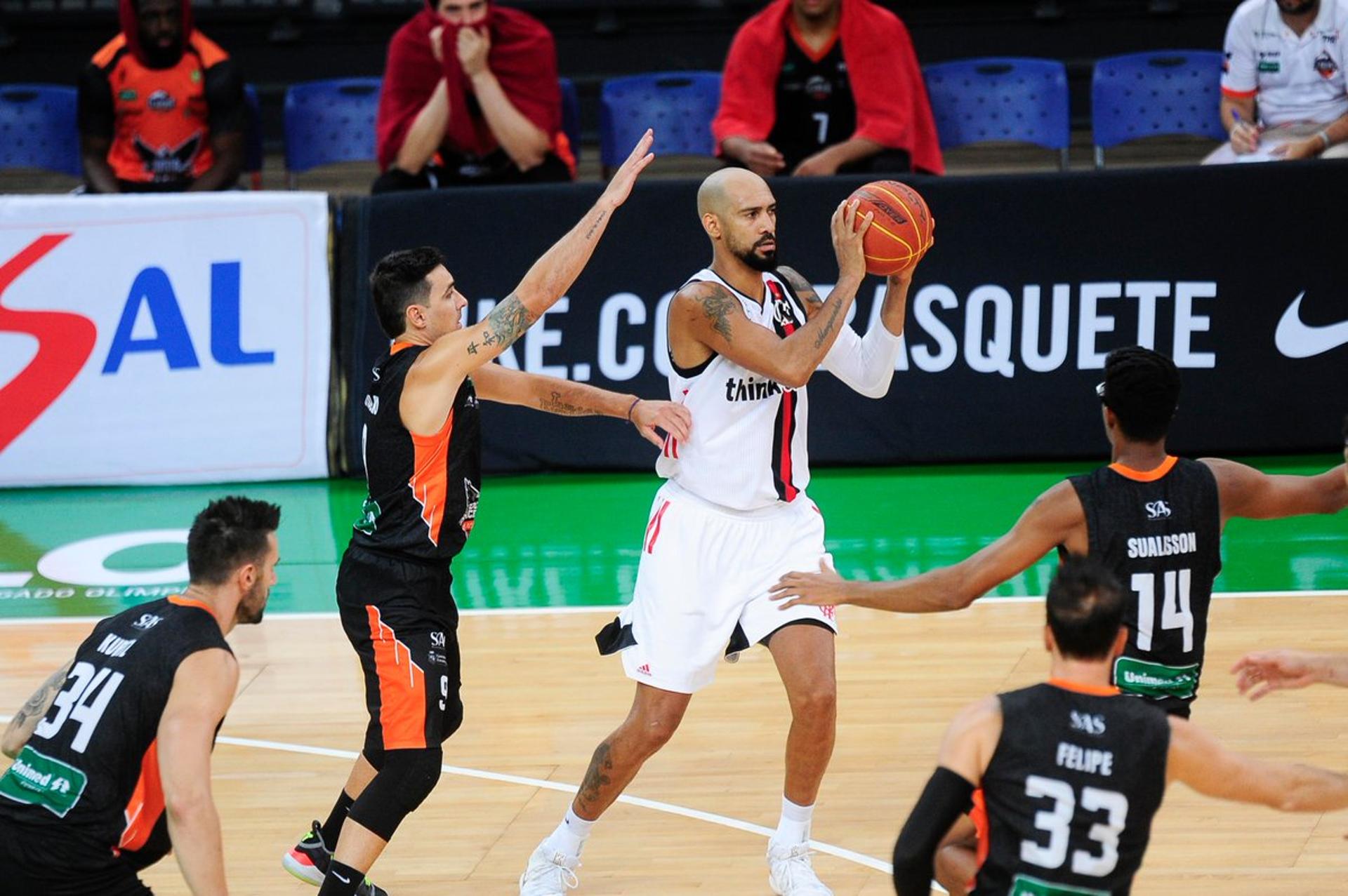 NBB: Flamengo x Basquete Cearense