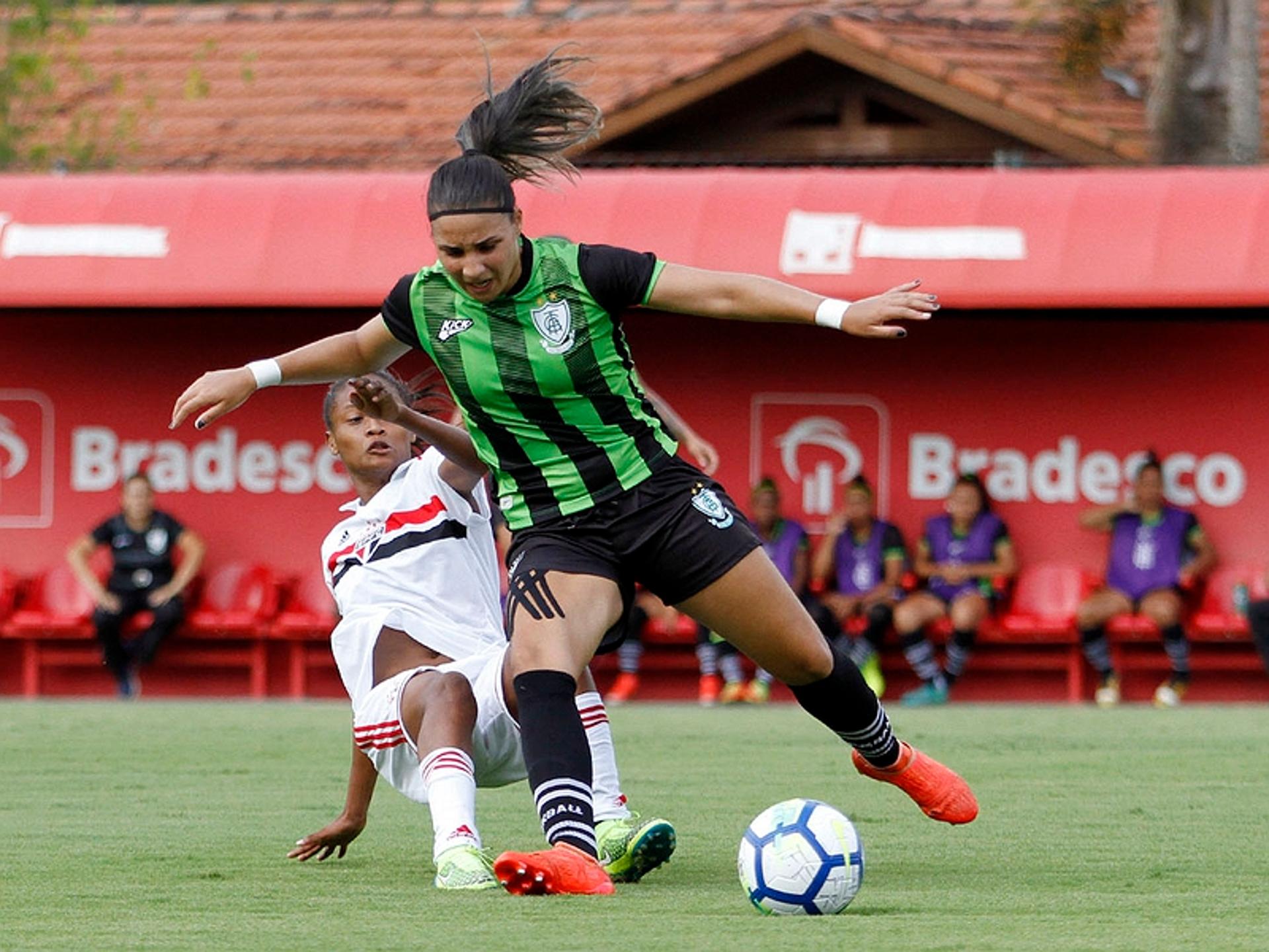 As Coelhas sucumbiram ante a força do Tricolor do Morumbi na estreia da competição nacional