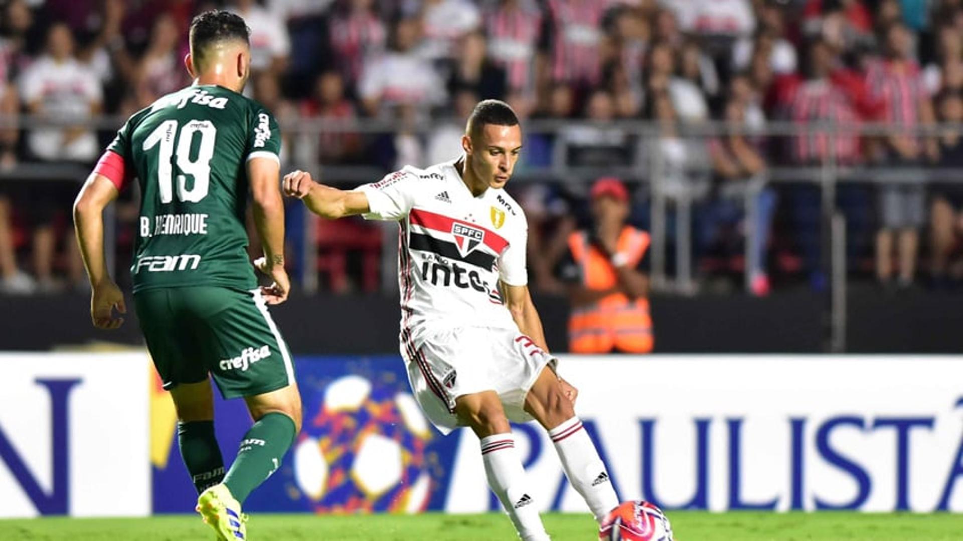 No primeiro jogo da semifinal do Paulistão, o garoto Antony repetiu as boas atuações recentes e foi o principal destaque do São Paulo contra o Palmeiras. Insinuante, foi o principal caminho ofensivo do time no empate por 0 a 0 (notas por Carlos Andrade)