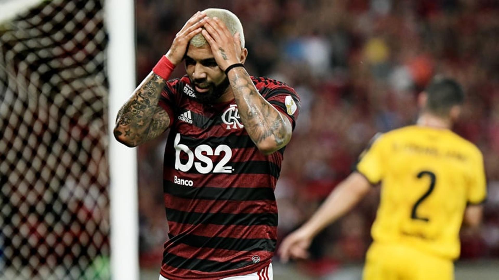 Com direito a expulsão de Gabigol, Flamengo perde para o Peñarol por 1 a 0 e cai para segundo lugar em seu grupo na Libertadores. Viatri fez o gol dos uruguaios. Veja as notas do LANCE! por Rafael Bortoloti (reporterfla@lancenet.com.br)