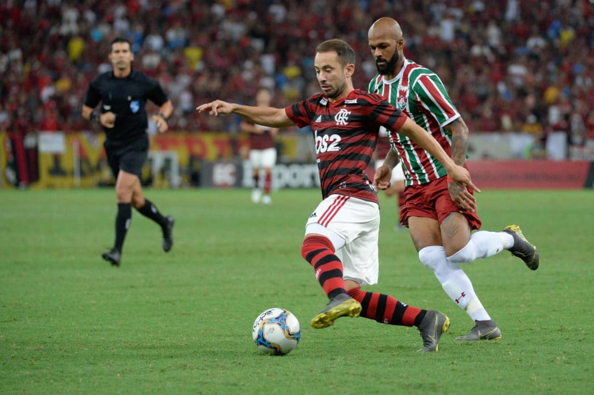 O Fluminense ficou no 1 a 1 com o Flamengo, neste sábado, no Maracanã, e está eliminado do Campeonato Carioca. A equipe chegou a ficar à frente do placar com gol de Gilberto, mas sofreu empate após finalização de Gabigol. Veja as notas do Tricolor dadas pelo LANCE!. Por&nbsp;Carlos Bandeira de Mello (carlosandrade@lancenet.com.br)