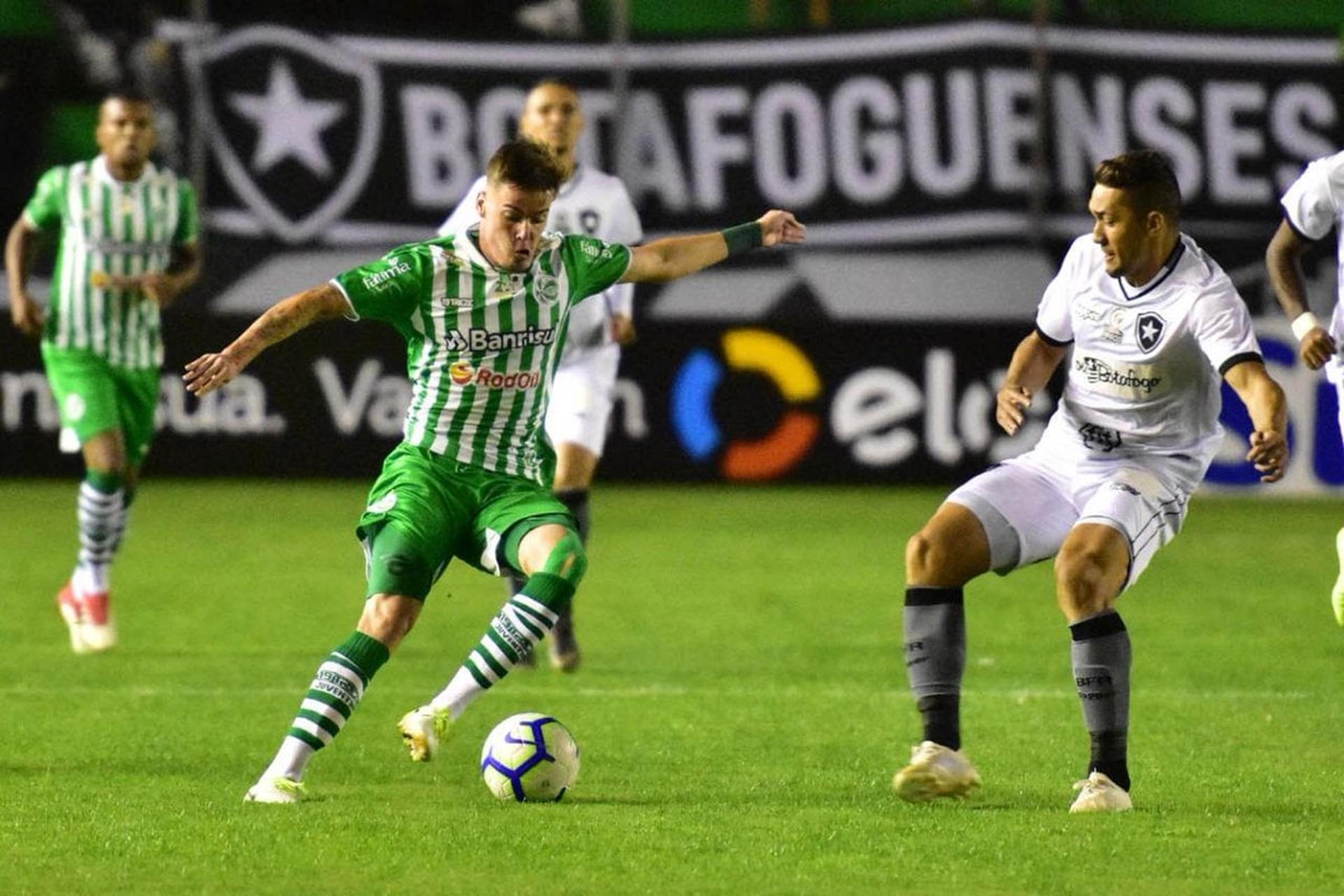 O Botafogo levou a virada no fim e perdeu do Juventude por 2 a 1, em partida realizada no Alfredo Jaconi. O resultado deixou o Alvinegro carioca eliminado da Copa do Brasil. Veja as notas da equipe por Carlos Bandeira de Mello (carlosandrade@lancenet.com.br)