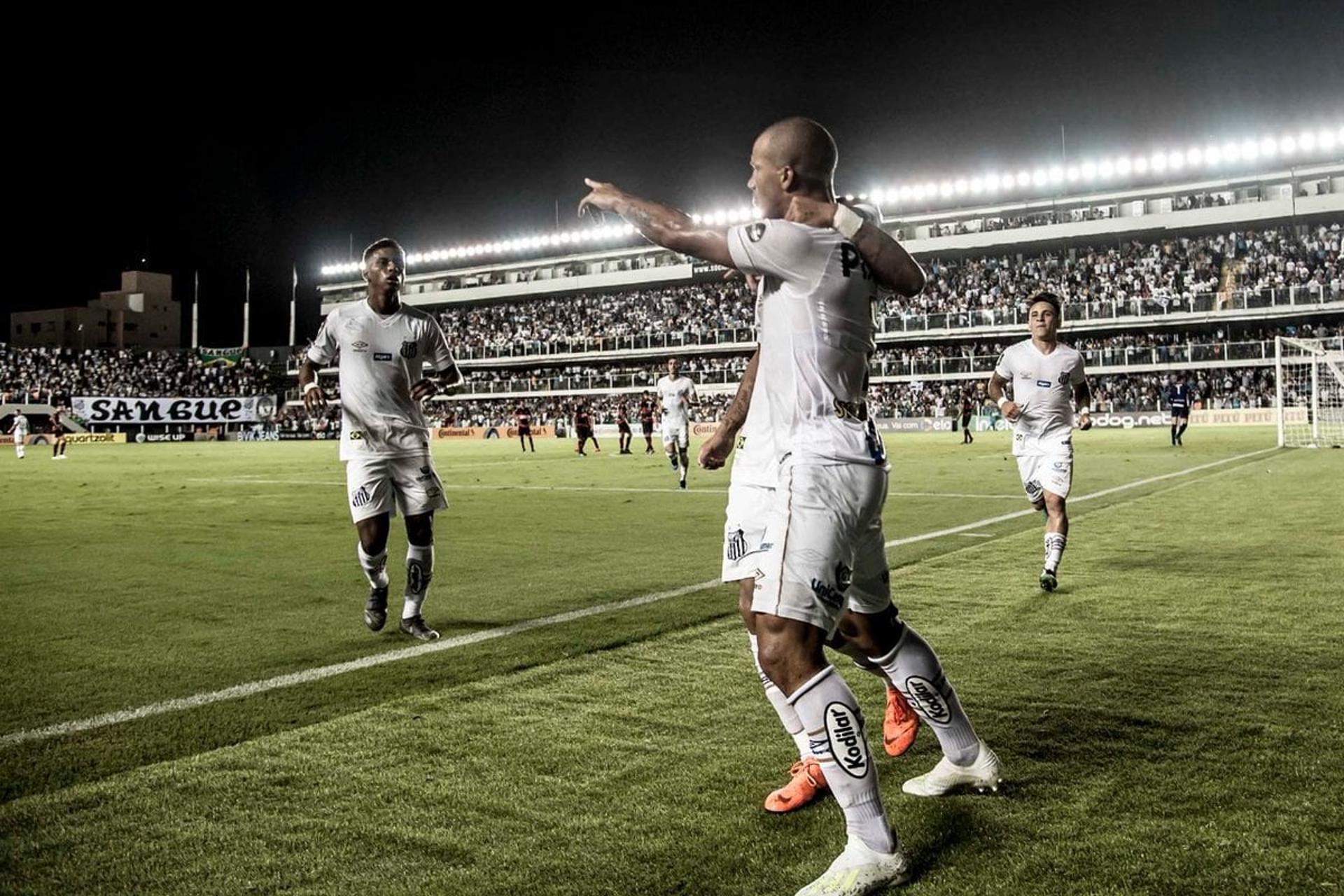 No triunfo por 3 a 0 sobre o Atlético-GO, o Santos teve em Carlos Sánchez sua figura central. O uruguaio fez um belo gol e comandou a equipe em campo. O garoto Rodrygo, envolvente e também com um golaço, foi outro destaque (notas por Rafael Bortoloti)&nbsp;