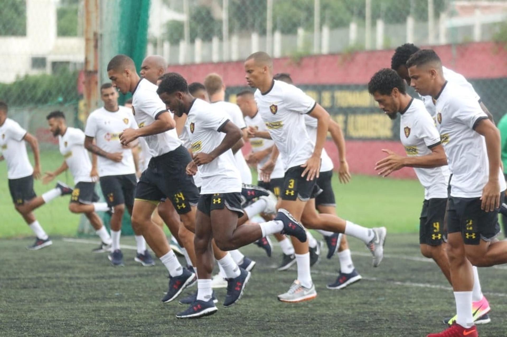 Treino do Sport no society da Ilha do Retiro