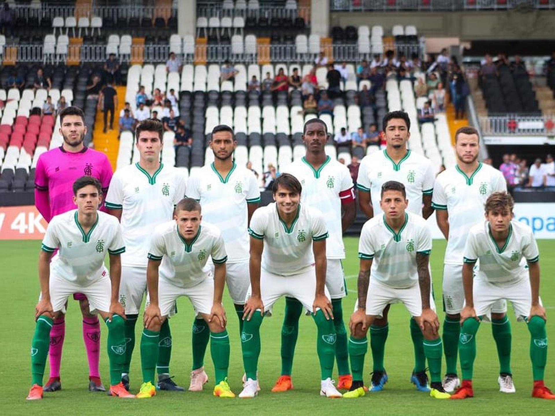 O Vasco avançou às semifinais da Copa do Brasil sub-20 eliminando o Coelho