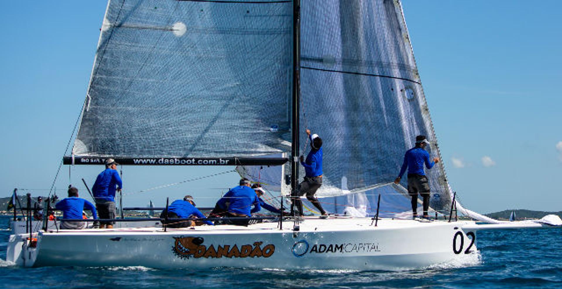 Danadão supera barco com Lars Grael