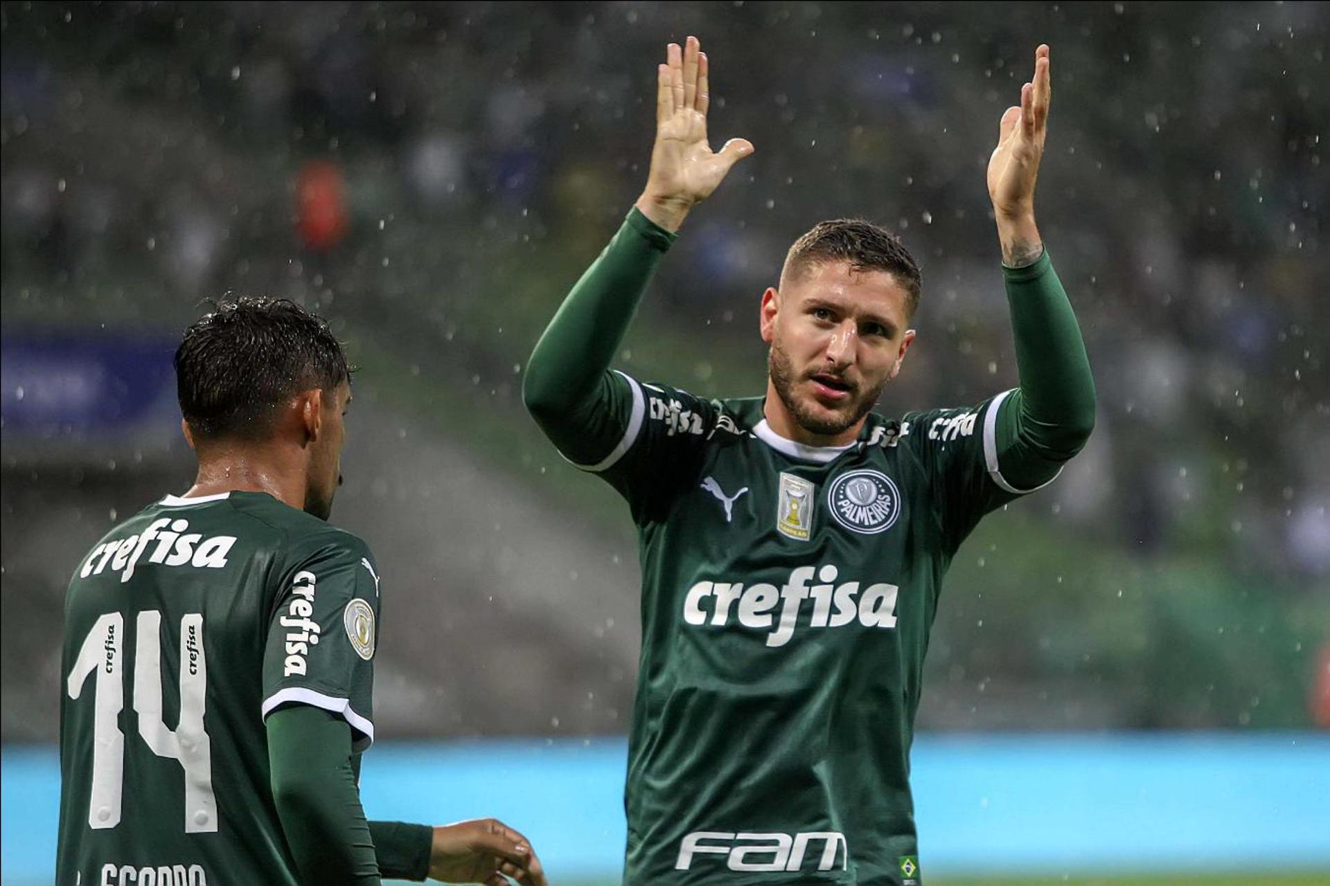 Na noite deste domingo, com chuva, o Palmeiras goleou o Fortaleza por 4 a 0, no Allianz Parque, na estreia dos times no Campeonato Brasileiro 2010. O meia Zé Rafael saiu do banco e marcou duas vezes, além de dar uma assistência. Assim, ele foi o melhor da partida. Veja as notas do LANCE! para o Palmeiras no duelo (Por Jonatas Pacheco - centraldejogos@lancenet.com.br)