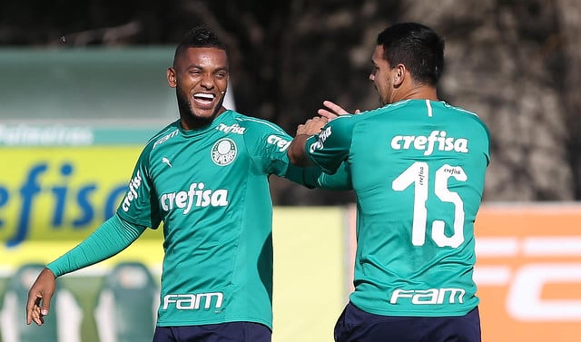 Borja apareceu para treinar ao lado de jogadores poupados da viagem para Maceió