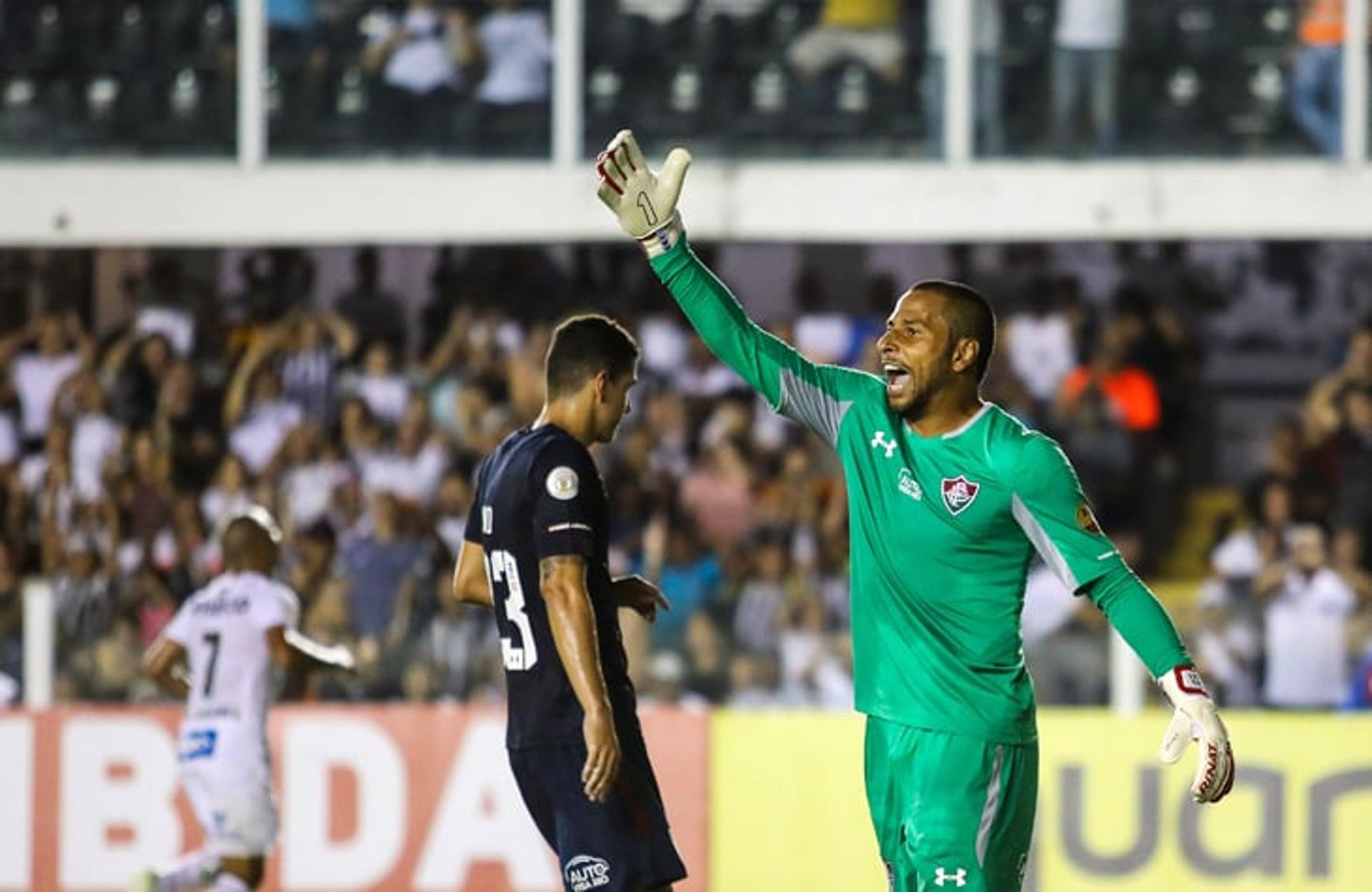 O Fluminense bem que tentou, mas não conseguiu sair com um bom resultado da Vila Belmiro. Apesar do gol de Pedro, o primeiro após sua volta aos gramados, o Tricolor perdeu por 2 a 1 para o Santos. Veja as notas do time carioca por Fernanda Teixeira (fernandaisabel@lancenet.com.br)