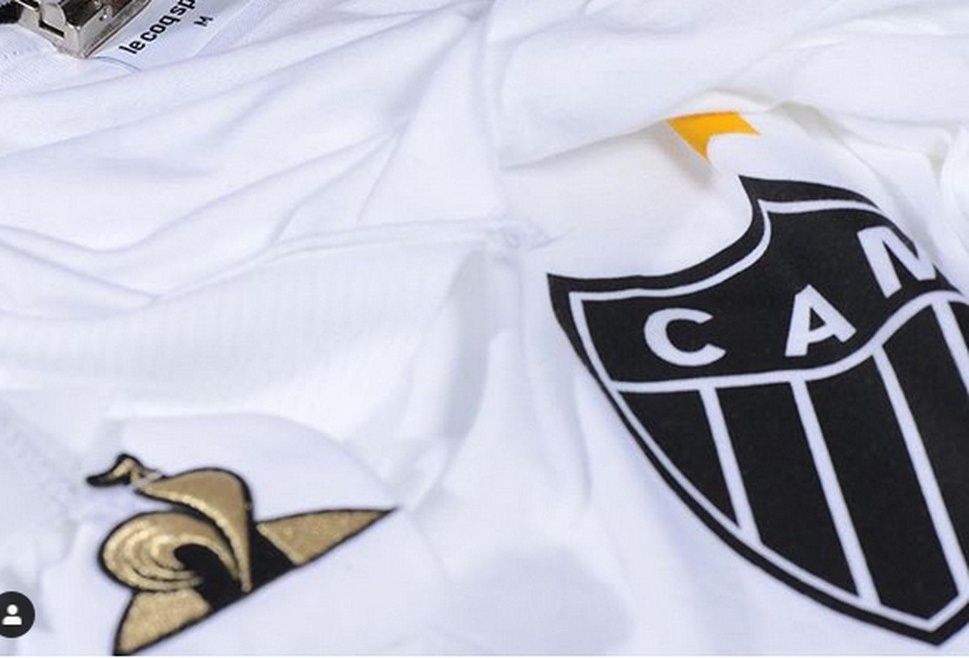 A empresa francesa divulgou um "pedaço" da camisa do alvinegro que será lançada na próxima semana