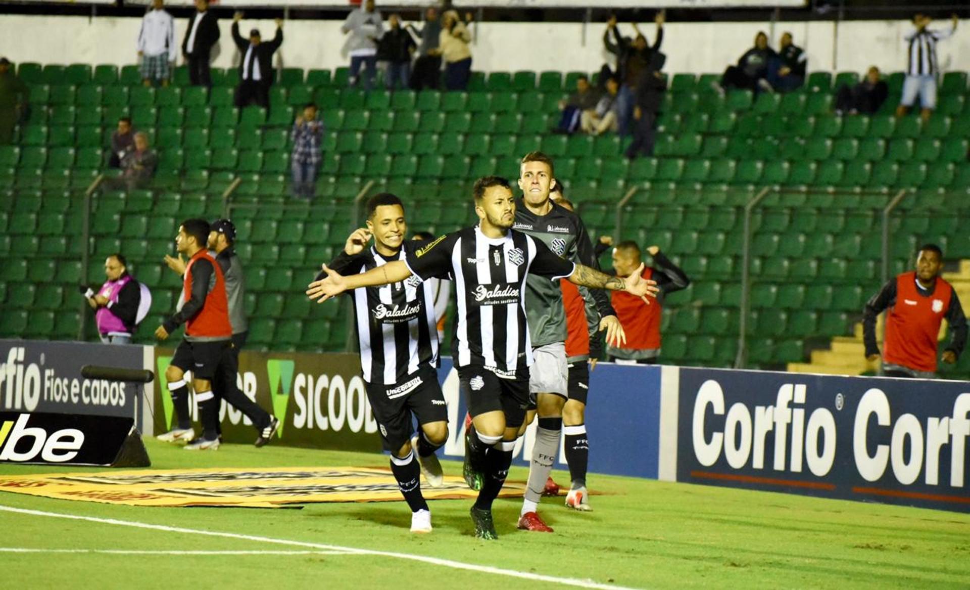 Figueirense x Brasil de Pelotas