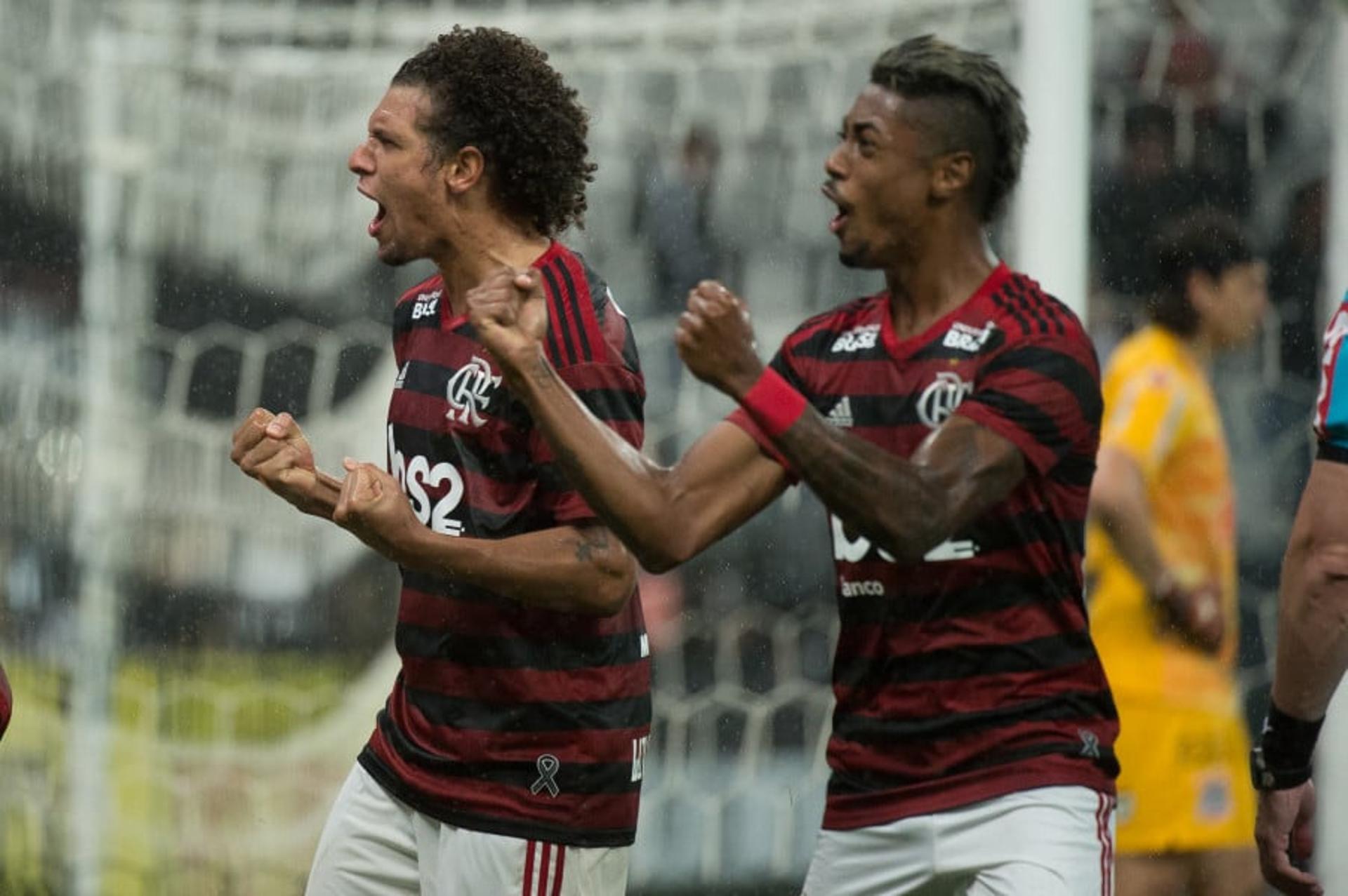 Com gol de Arão, o Flamengo venceu o Corinthians por 1 a 0, na Arena, e largou bem na Copa do Brasil. A equipe carioca joga por um empate na volta, no Maracanã, para avançar às quartas de final. Veja as notas por Paulo Victor Reis (reporterfla@lancenet.com.br).