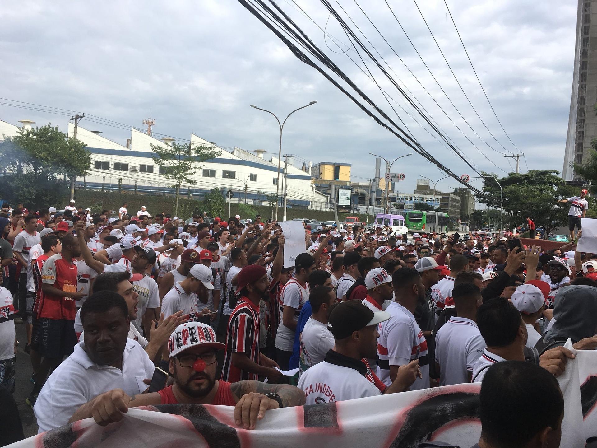 Protesto no CT do São Paulo