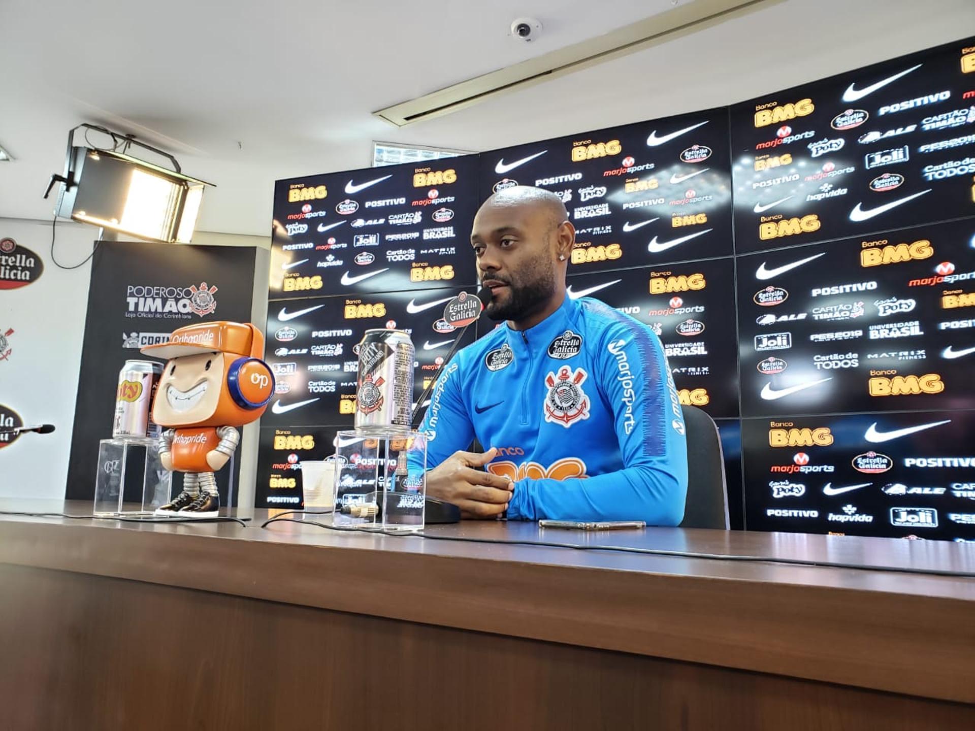 Love será a referência no ataque do Corinthians para o confronto com o Flamengo no Maracanã