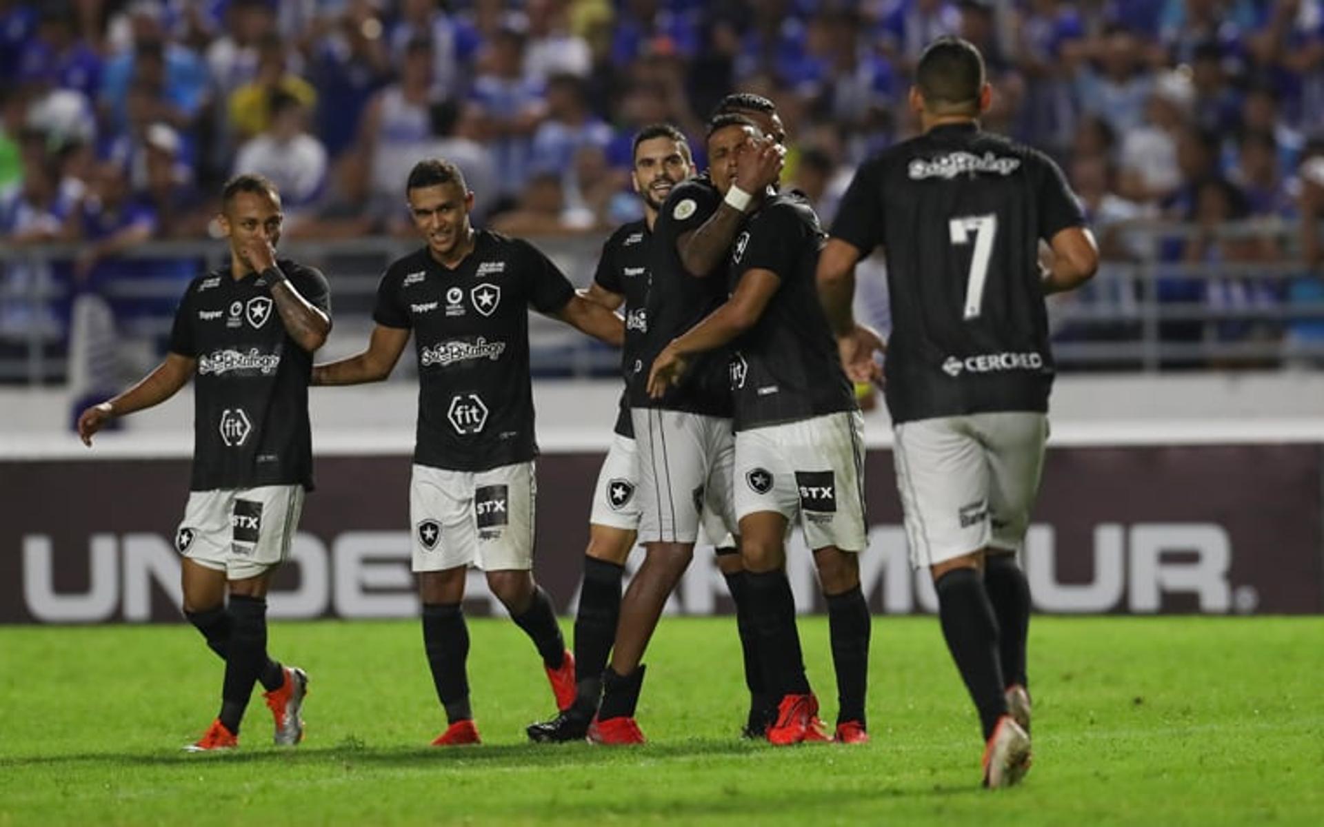 O Botafogo mostrou força e saiu do Rei Pelé com os três pontos. Na vitória sobre o CSA, em Maceió, o Glorioso conseguiu a virada nos acréscimos com gol de Alex Santana. O meio-campista foi o destaque no triunfo que levou o Botafogo ao G4 do Brasileirão. As notas do LANCE! (Por&nbsp;reporterbota@lancenet.com.br)