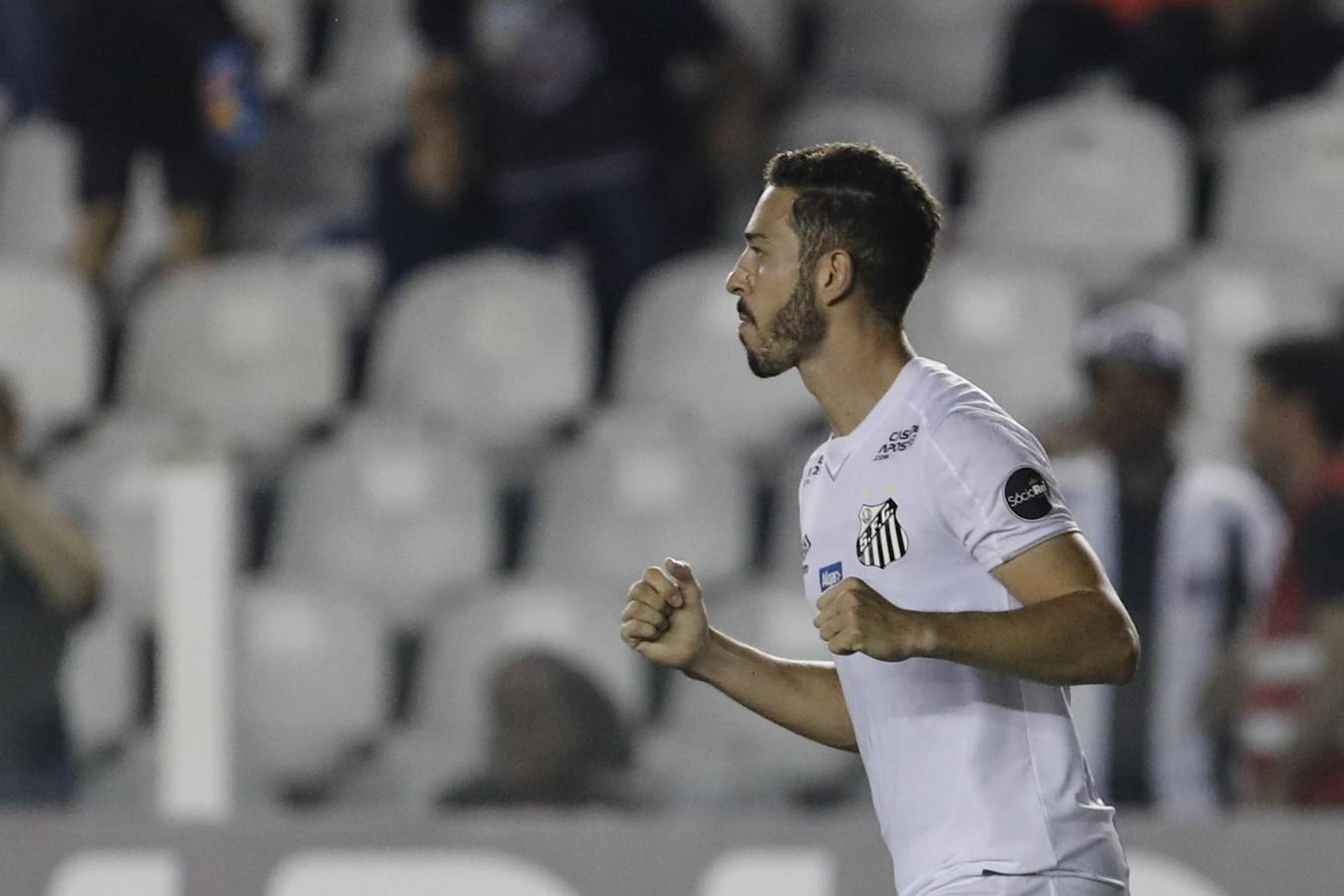 Na Vila Belmiro, o Santos recebeu o Atlético-MG e levou a melhor por 3 a 1. Jean Mota foi o principal nome do Peixe na partida. Eduardo Sasha e Soteldo também foram bem. Veja notas (Por Tiago Marchezini - centraldejogos@lancenet.com.br)