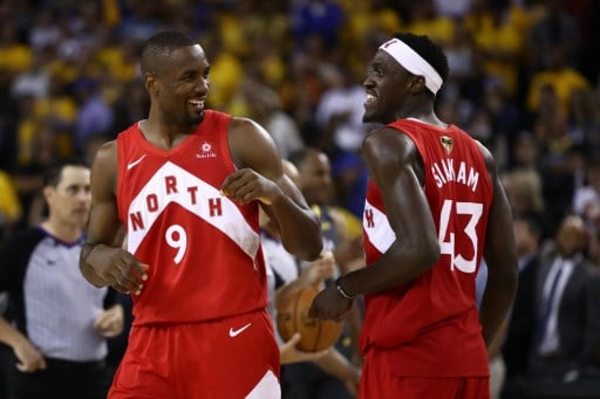 Ibaka e Siakam - Golden State Warriors x Toronto Raptors