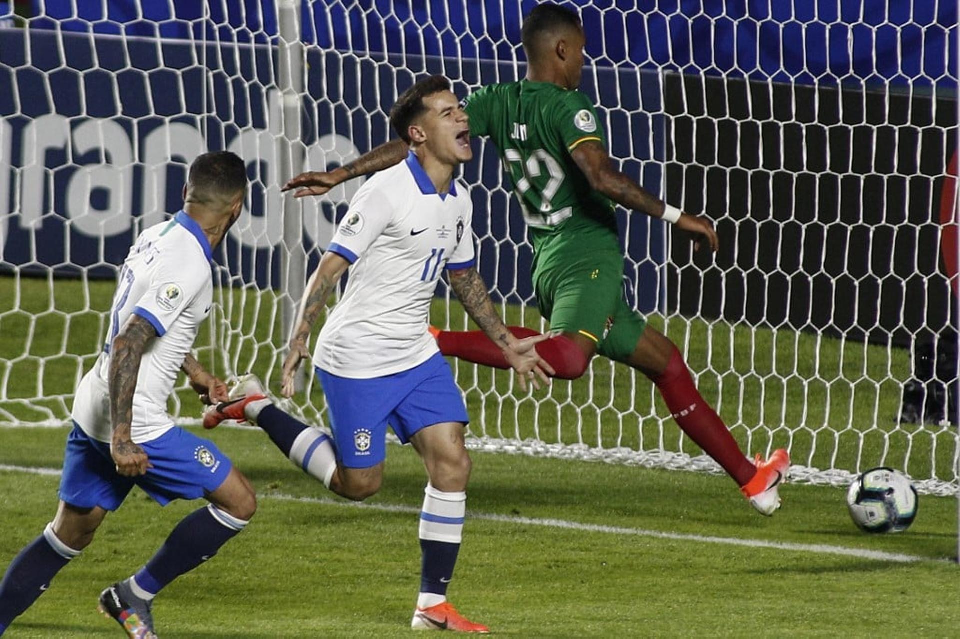 Após um primeiro tempo ruim, a Seleção Brasileira encontrou seu futebol, fez 3 a 0 na Bolívia e estreou com o pé direito na Copa América. Coutinho foi o grande nome da equipe, com dois gols. Everton completou o marcador. Veja as notas do L! por Fernanda Teixeira (fernandaisabel@lancenet.com.br).