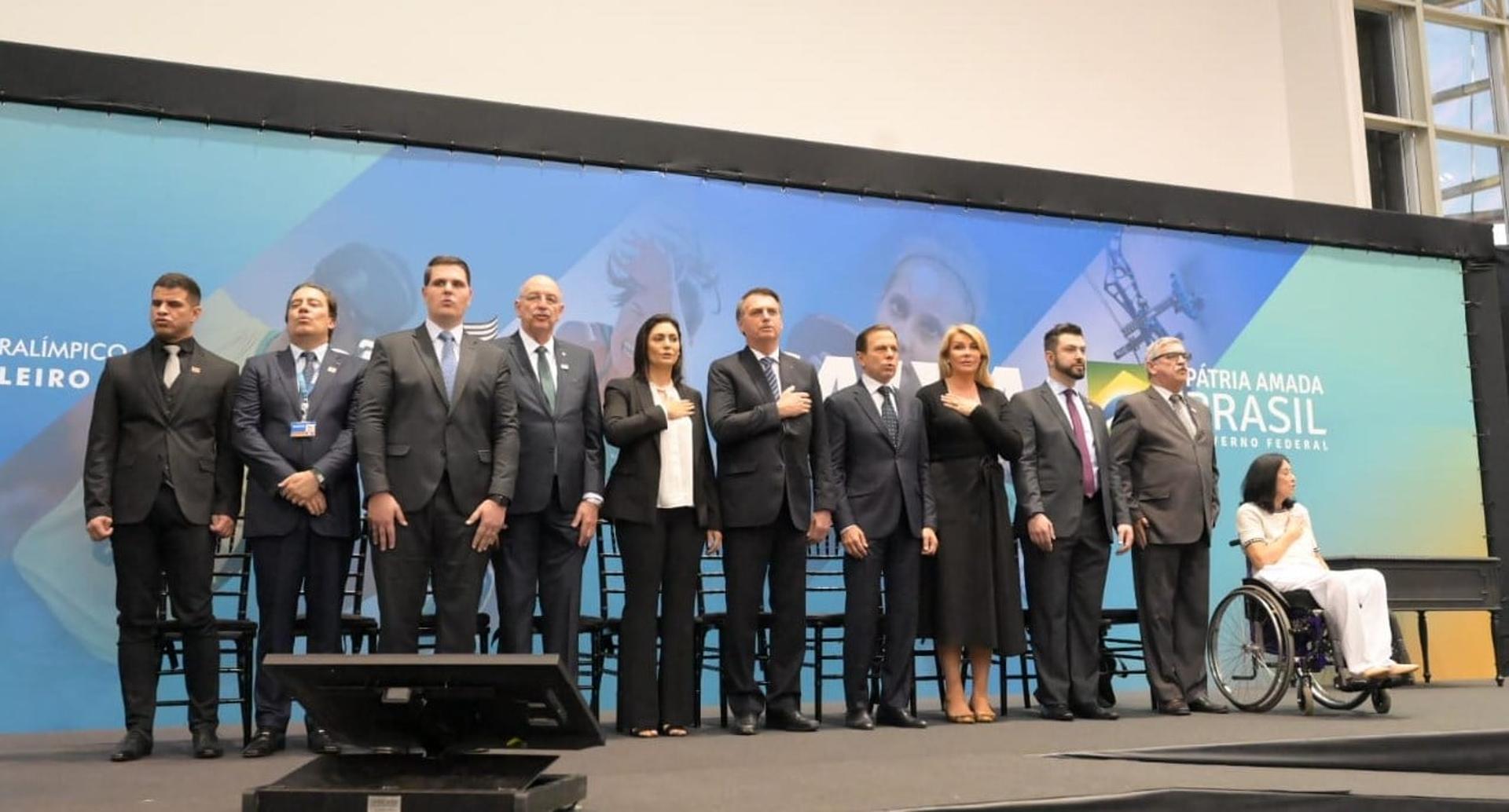 Bolsonaro participa da assinatura de contrato entre CPB e Caixa