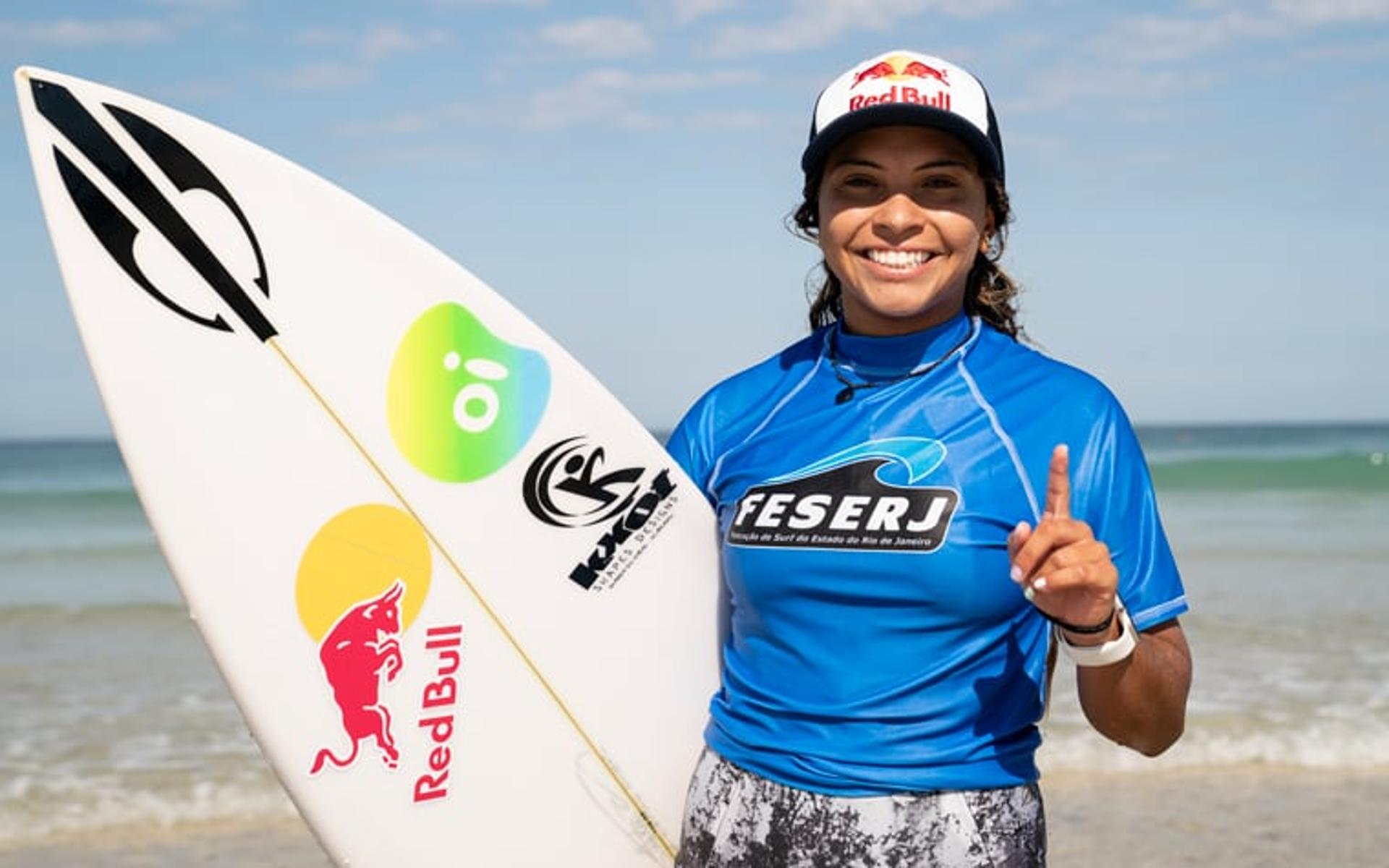 Alex Ribeiro e Tainá Hinckel ganham as vagas para o Oi Rio Pro 2019