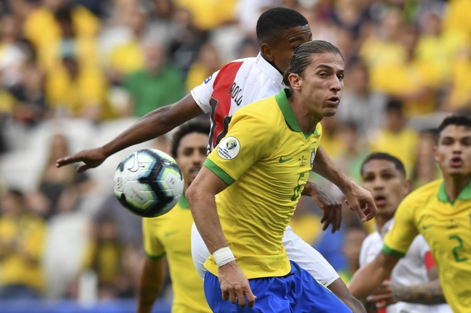 Brasil x Peru - Filipe Luís