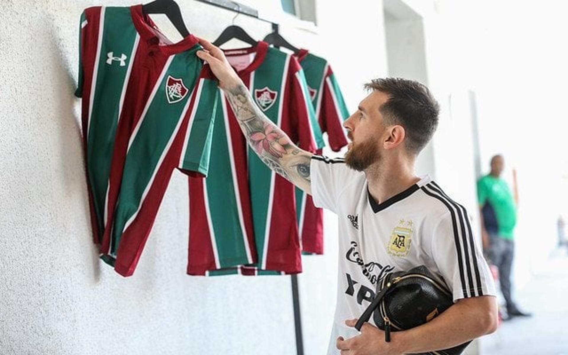 Messi com a camisa do Fluminense