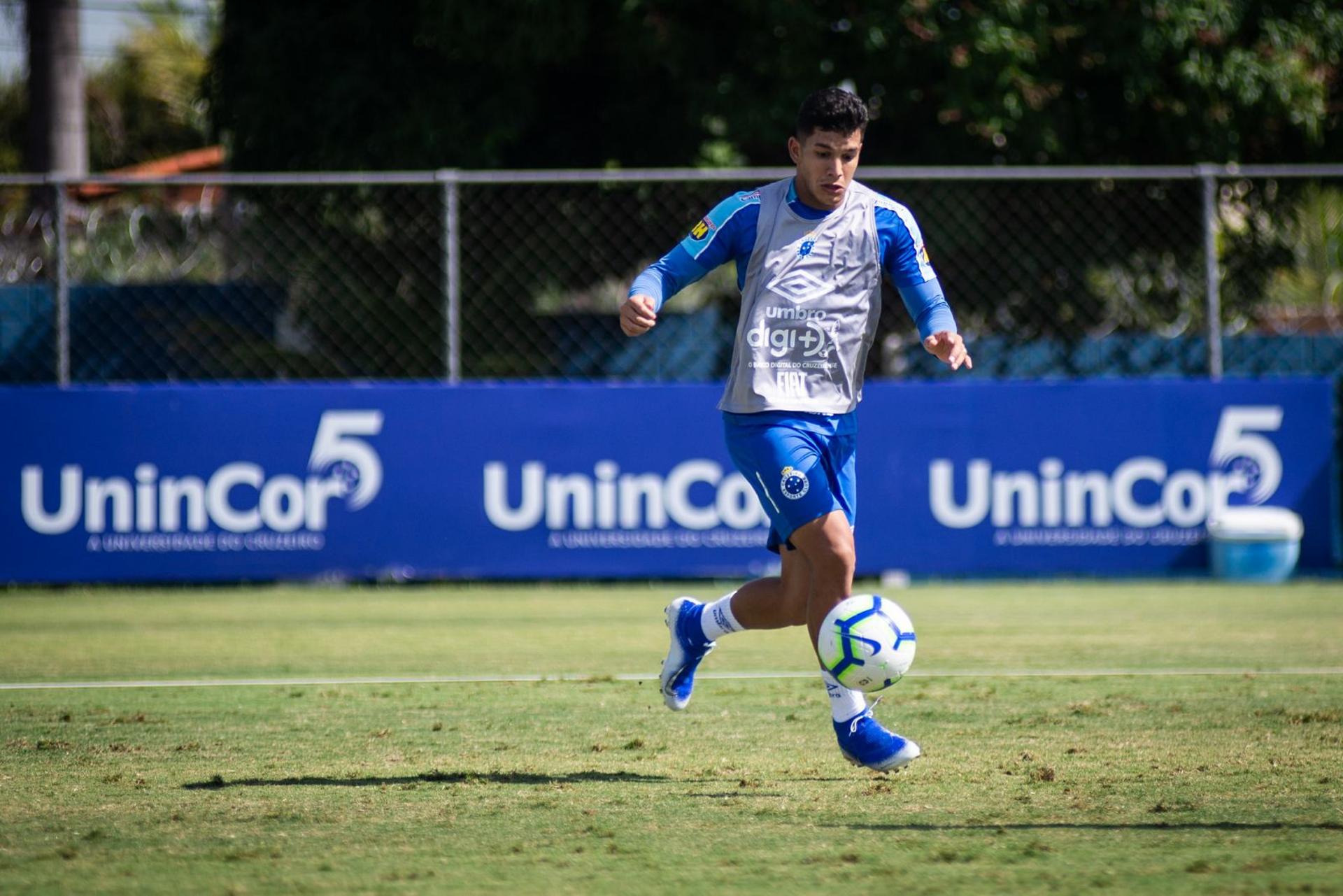 Lucas Romero voltará à sua posição de origem, no meio de campo, após "quebrar um galho" para Mano Menezes na lateral-direita