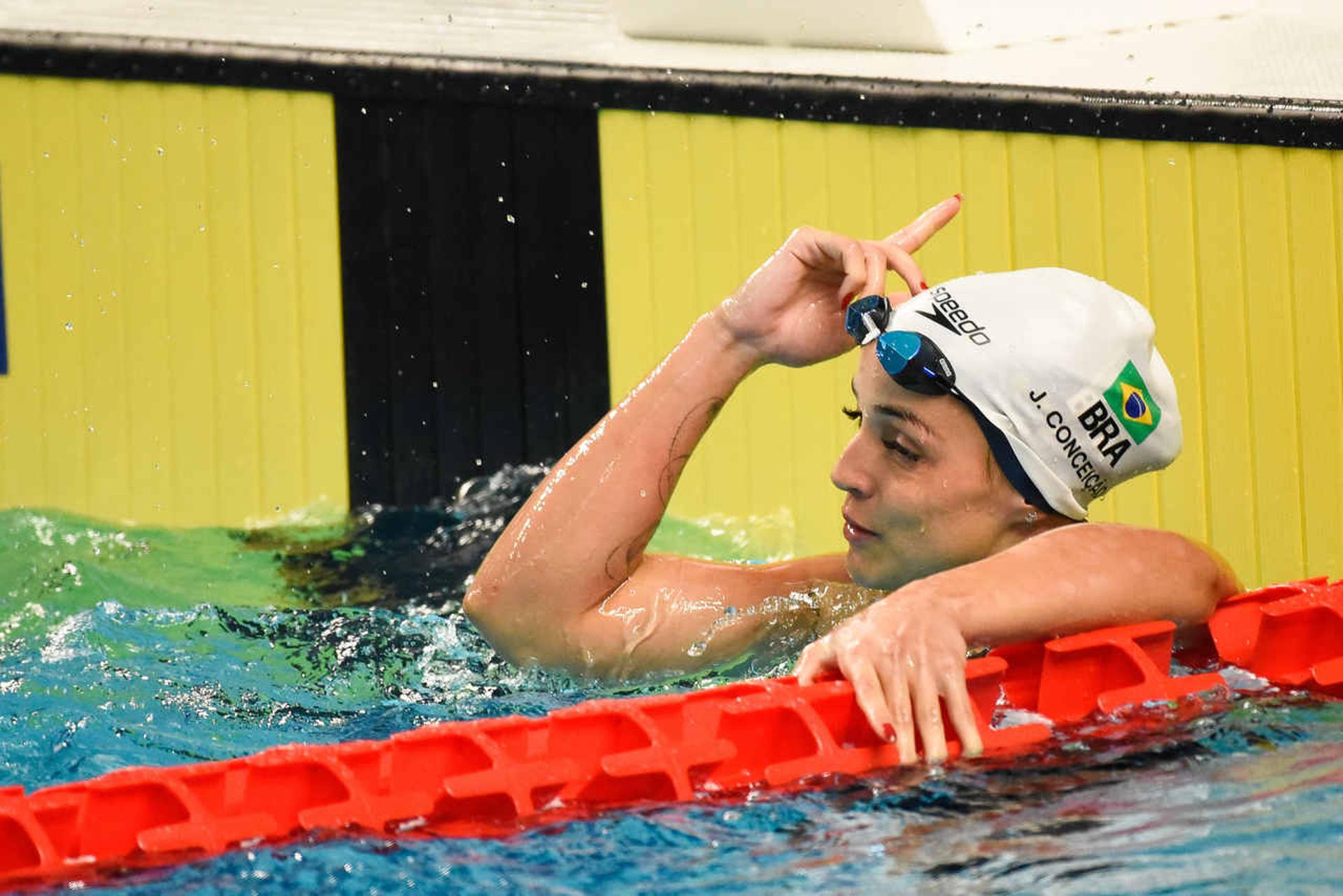 Jhennifer Alves logo após a semifinal dos 100m peito na qual avançou para a final deste sábado