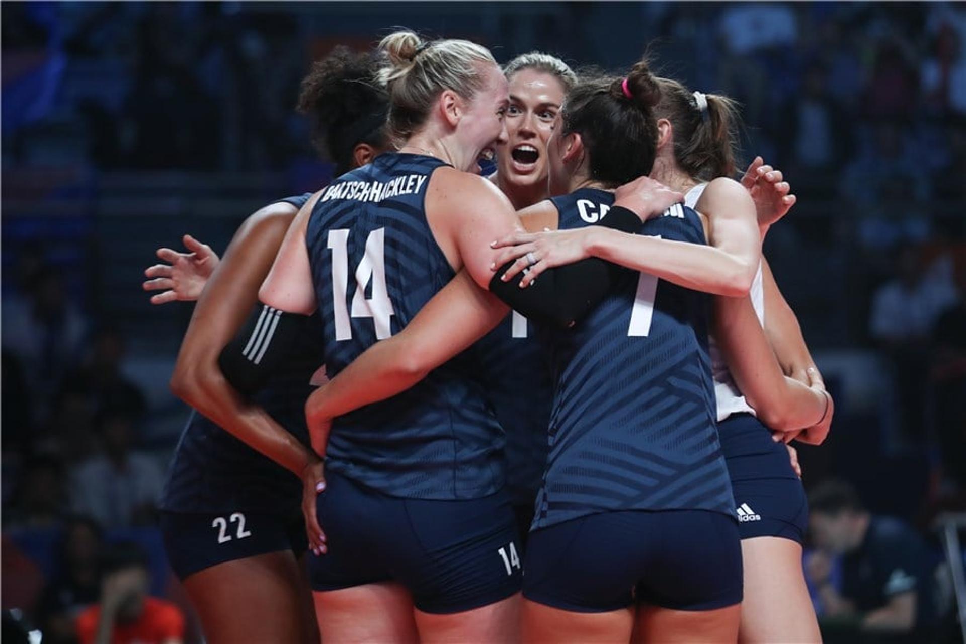 Americanas comemoram vaga na final da VNL