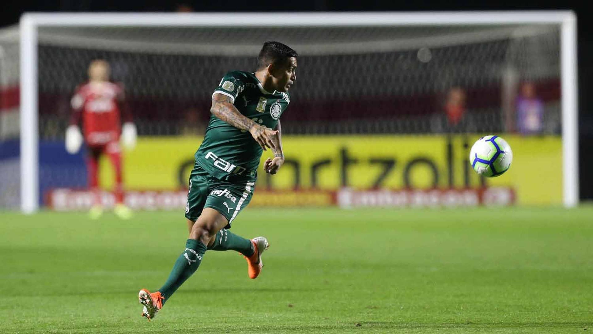 O líder Palmeiras empatou com o São Paulo e manteve a invencibilidade no Campeonato Brasileiro. Os destaques da equipe foram o goleiro Weverton, com boas defesas, e o atacante Dudu, autor do gol de empate, no Morumbi (notas por Fernanda Teixeira)&nbsp;