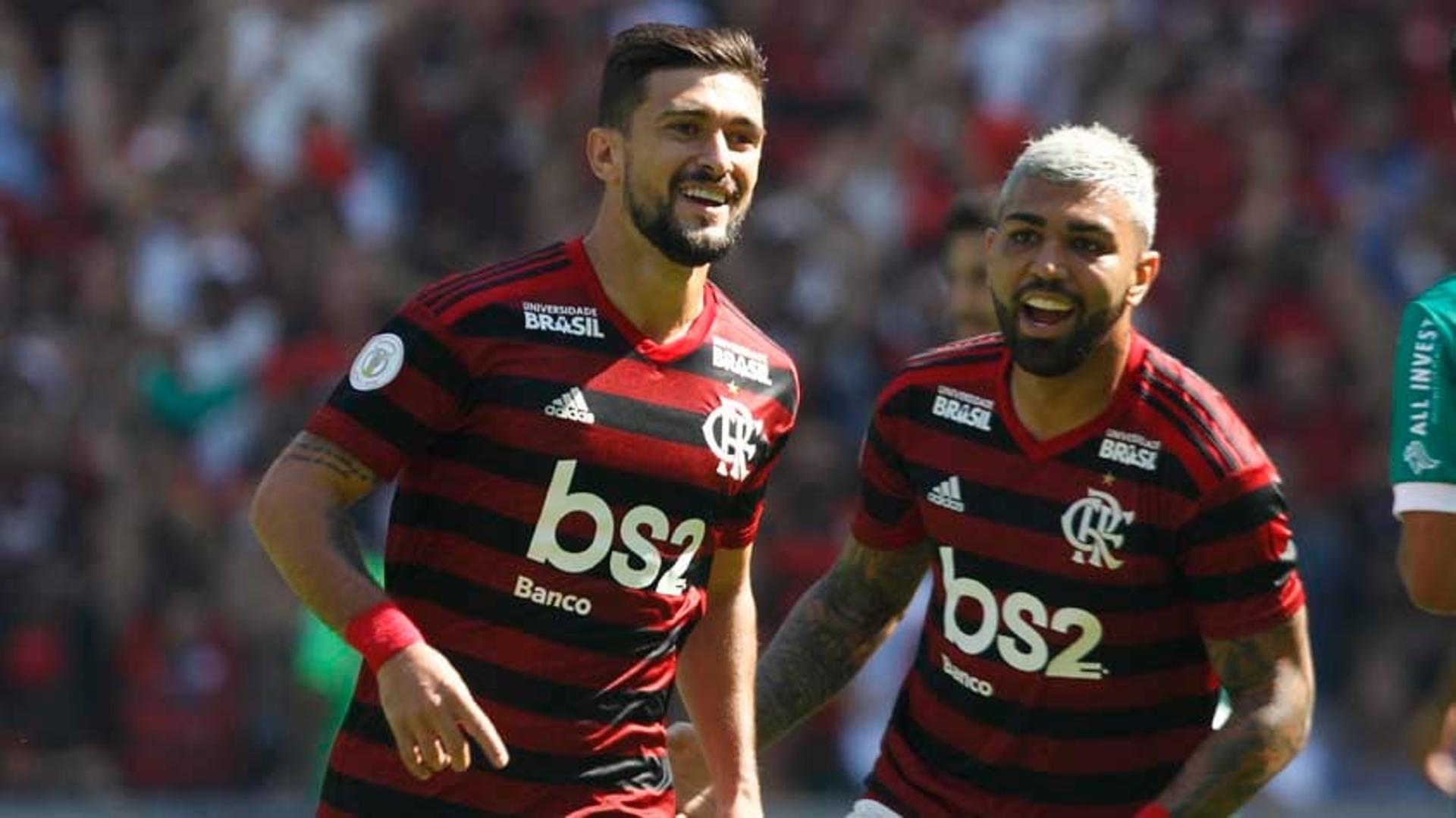 Arrascaeta e Gabigol tiveram uma manhã marcante neste domingo, no Maracanã. O uruguaio fez três gols e deu duas assistências, recebendo a maior nota da partida, seguido pelo atacante, que balançou a rede duas vezes (notas por Ricardo Tavares - reporterfla@lancenet.com.br).