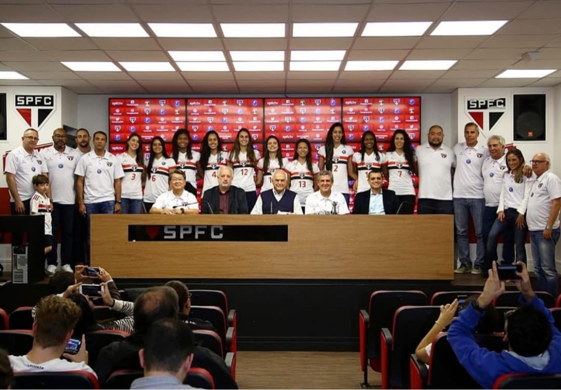 Apresentação do time de vôlei do São Paulo