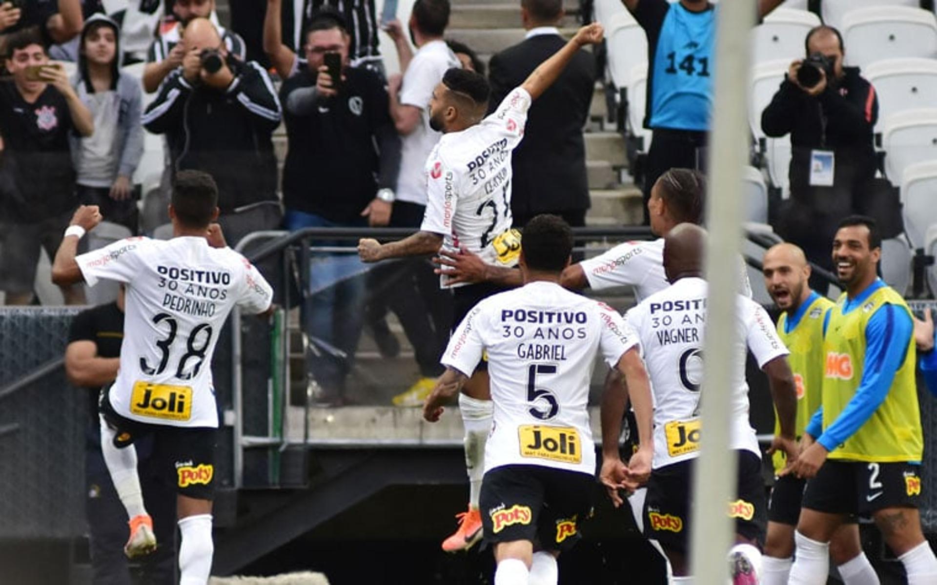 Em Itaquera, o Corinthians saiu na frente, mas sofreu empate do Flamengo na reta final e empatou em casa por 1 a 1. Clayson marcou de pênalti e foi o principal nome do Timão na partida. Veja notas para os jogadores do Corinthians a seguir&nbsp;(Por João Vítor Castanheira - joaovitor@lancenet.com.br)