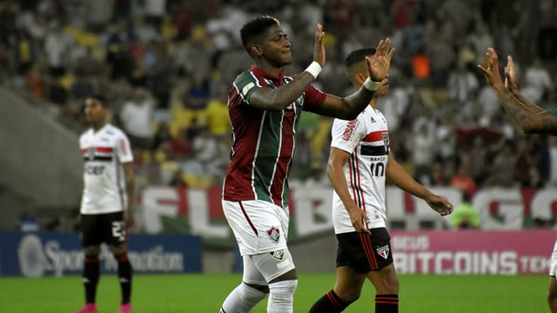 O Fluminense perdeu por 2 a 1 para o São Paulo, na noite deste sábado, pela 12ª rodada do Brasileirão. Com o resultado, o Tricolor segue na zona de rebaixamento da competição, com nove pontos. O destaque do time foi o atacante&nbsp;Yony González, que foi o autor do gol da equipe. Confira as notas do LANCE! (por&nbsp;Carlos Bandeira de Mello)