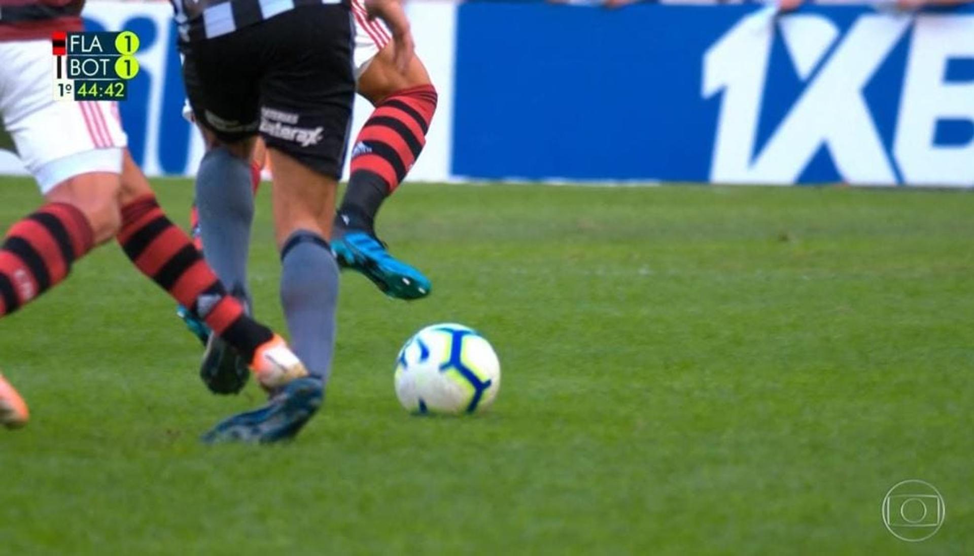 Entrada Cuellar em Marcinho - Flamengo x Botafogo